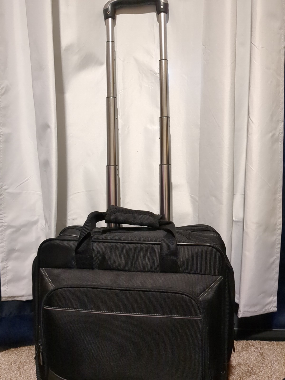 Amazon Basics Rolling Wheels Laptop Case Good Condition Black with Wheels
