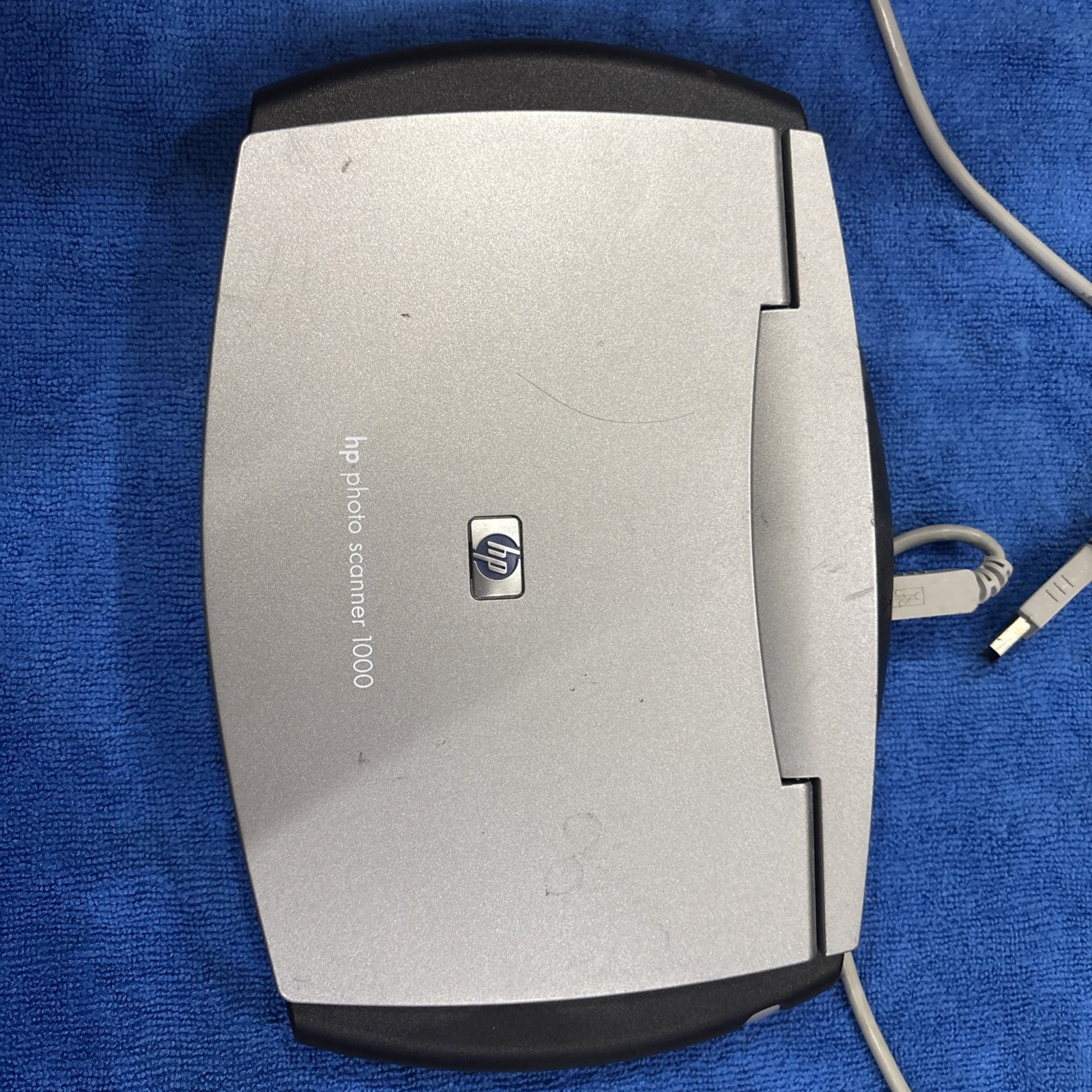 HP Flatbed Photo Scanner 1000 - C 9900A - Cable is Included