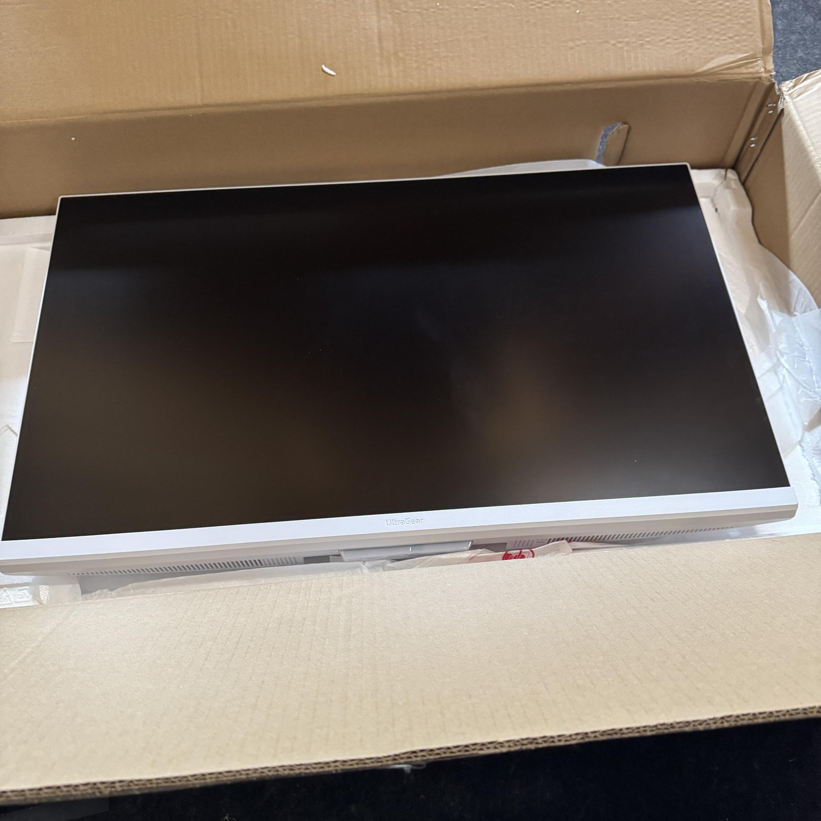 LG 32G810SA-W 32" Ultragear 4K UHD 3840x2160 IPS Gaming Monitor 144Hz 1ms White