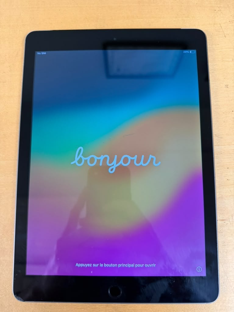 Apple iPad 6th Gen A1954 32 GB iOS 17.7.10 (Wi-Fi + Cellular) Unlocked 96% Batt