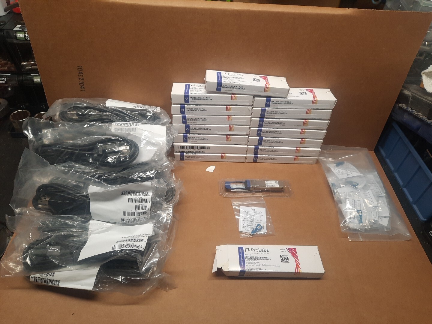 16ProLabs 1033916 Juniper Networks JNP-QSFP-40GE-IR4-TWC Transceiver &Attenuator