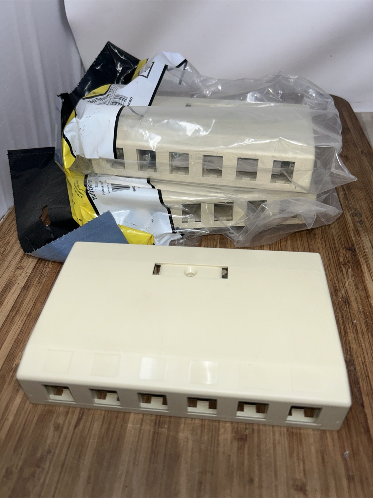 Set Of 3 Hubbell ISB6EI Ivory 6-Port Data Voice Surface Mount Keystone Housings