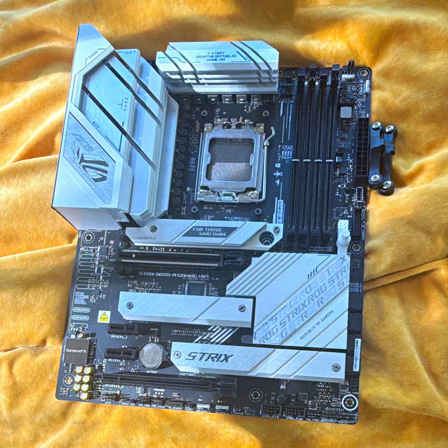 ASUS ROG Strix B650-A Gaming WiFi AM5 ATX AMD DDR5 SDRAM Motherboard