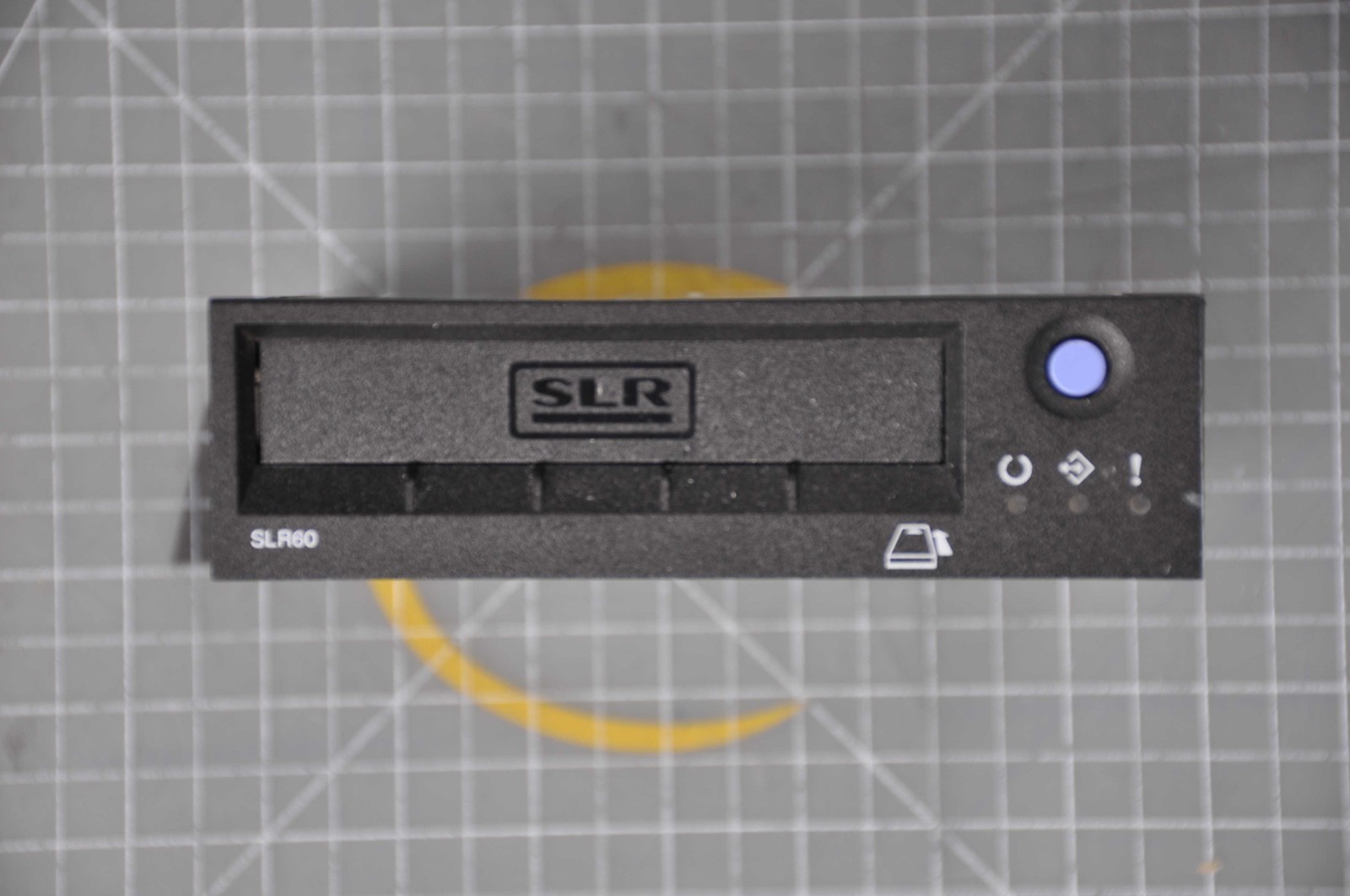 IBM INTERNAL 1/4 INCH CARTRIDGE DRIVE WITH SLR60 ON THE FRONT COVER  19P4089