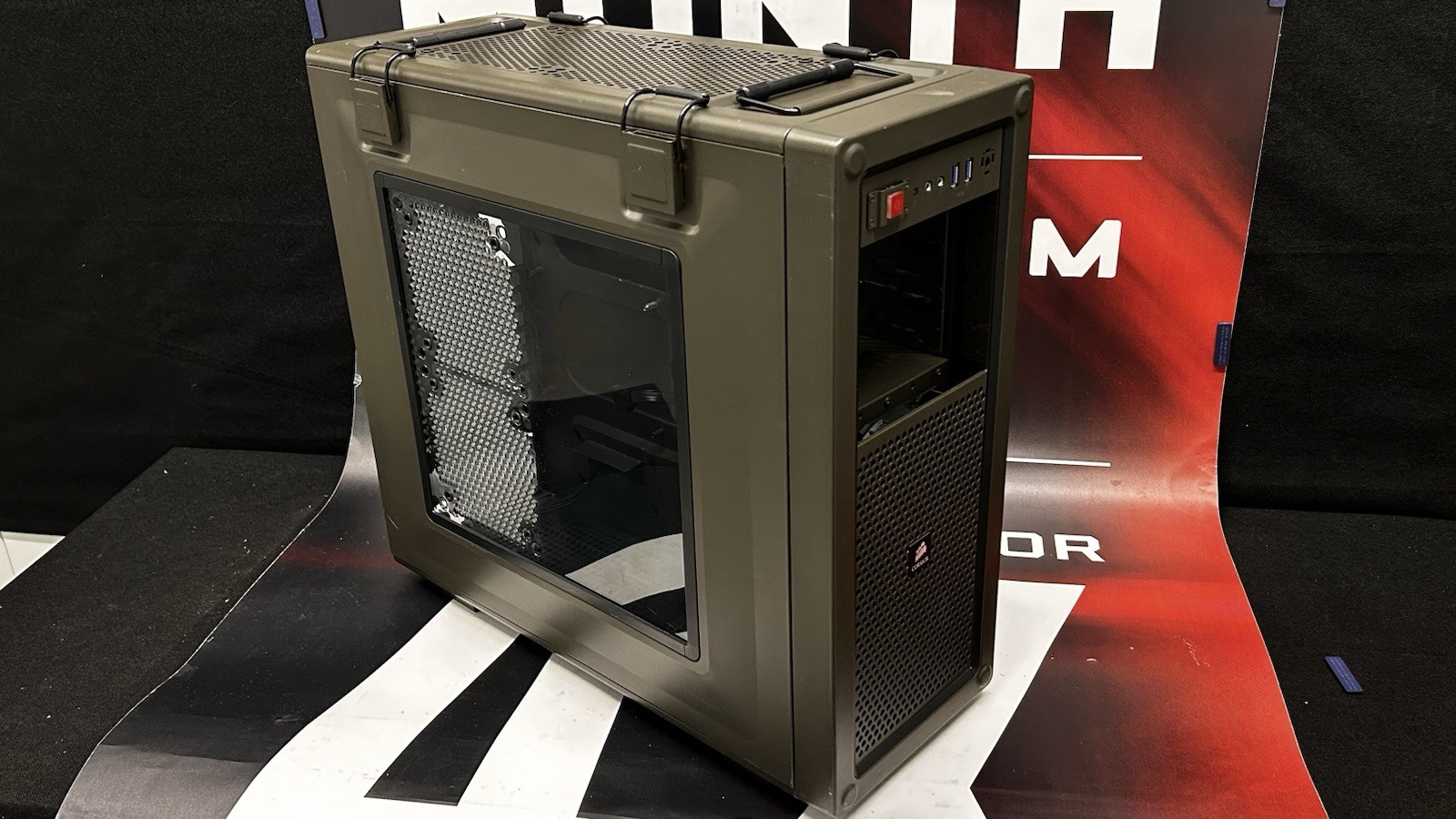 Corsair Vengeance C70 Mid-Tower Case Military Green Limited  Edition  Nice 