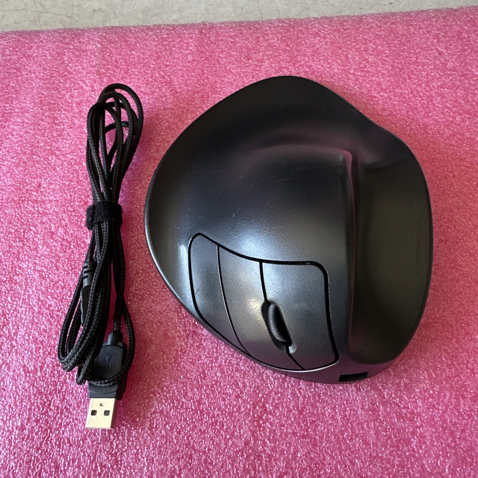 HandshoeMouse Medium Right Wired Black M2WB Handshoe Mouse Hippus