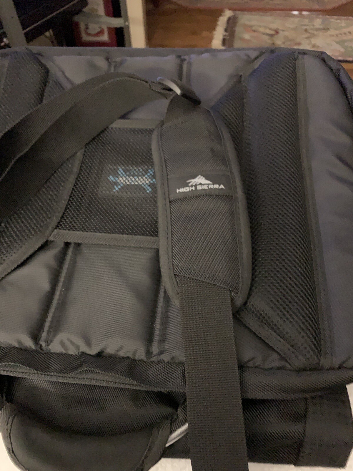 19x15x6 High Sierra overnight flyby/tech spot travel bag lots of storage Nwot