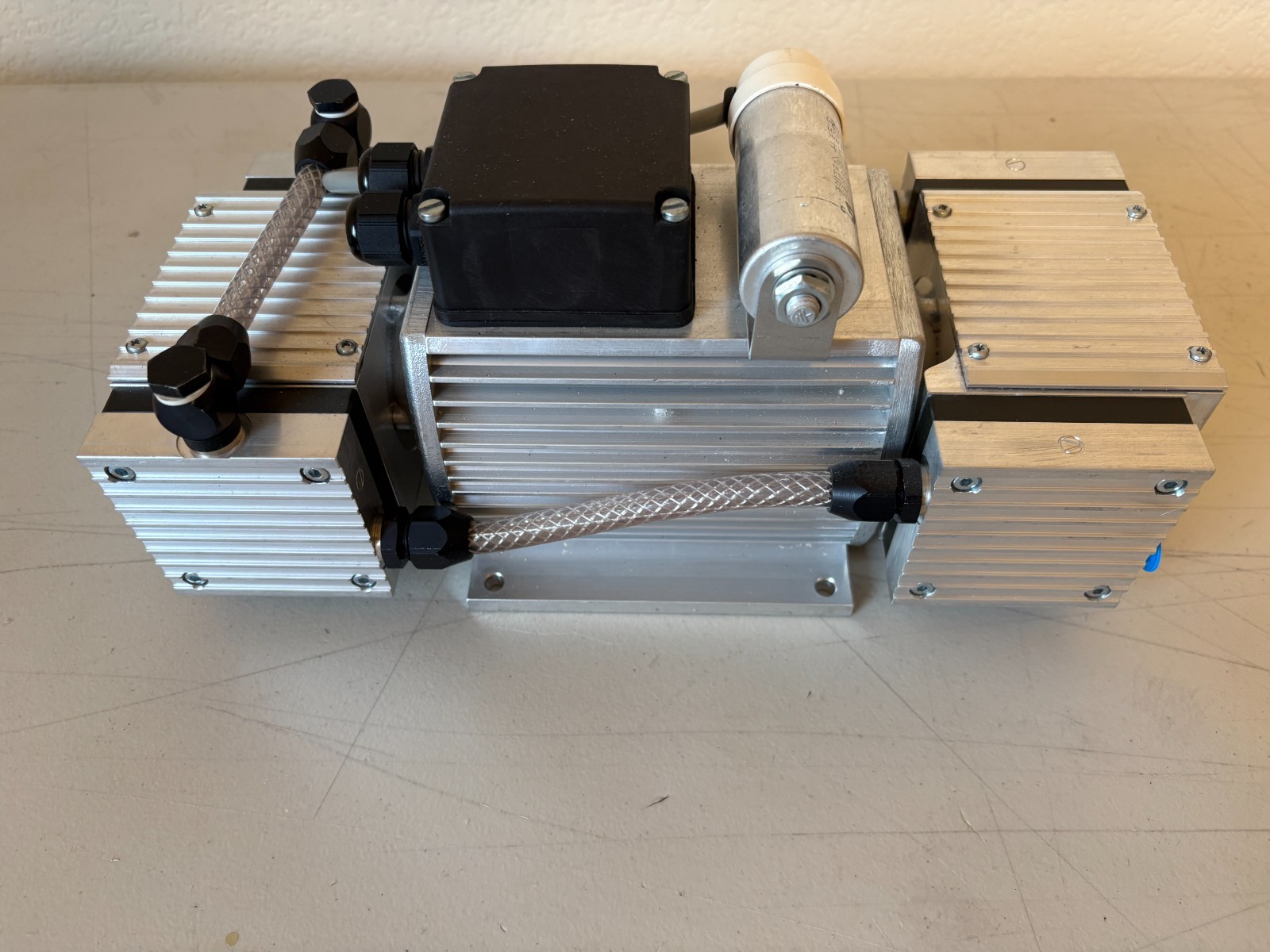 KNF UN 813.4 ANI Diaphragm Vacuum Pump