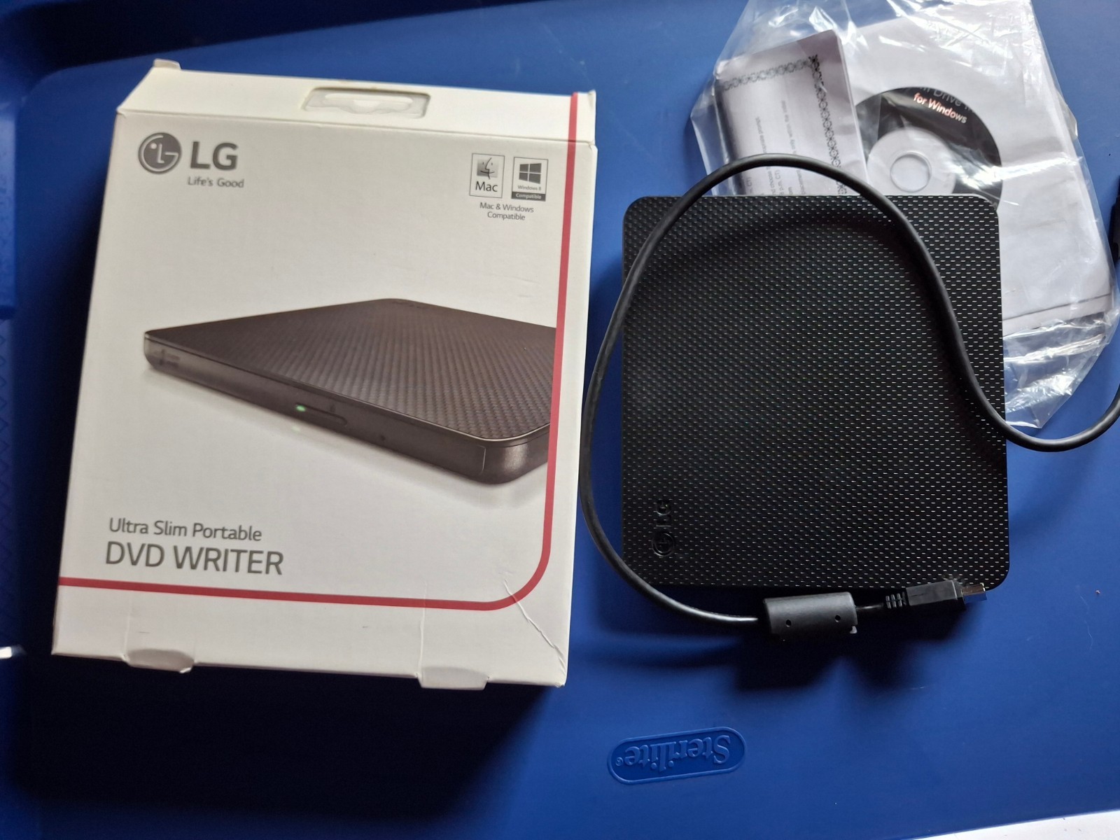 LG EX70 Ultra Slim Portable DVD Writer Windows/Mac (GP63EX70)
