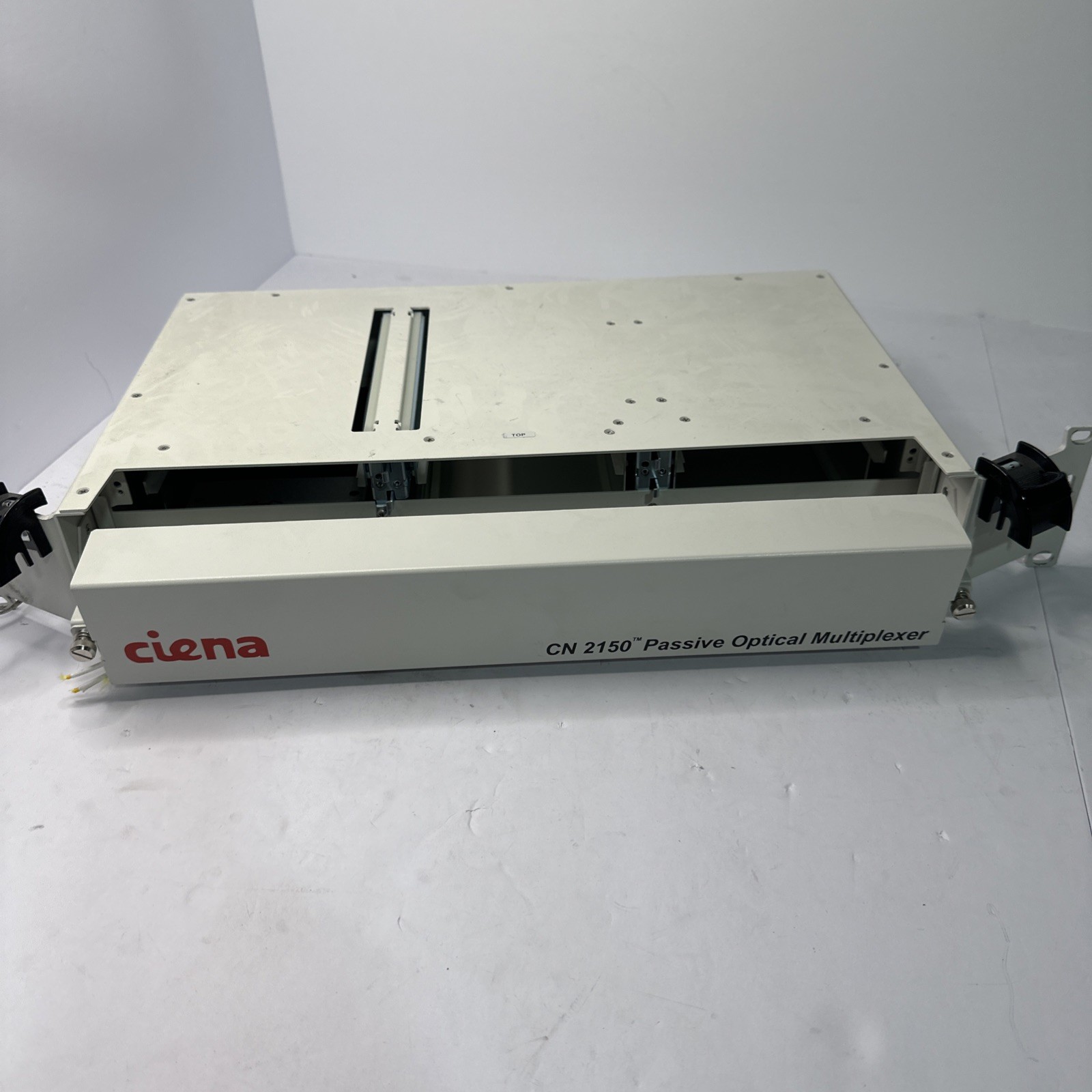 CIENA CN 2150-KIT-23 - CHASSIS, 23 IN. BRACKETS, FIBER BAR AND COVER, SEE PIC.