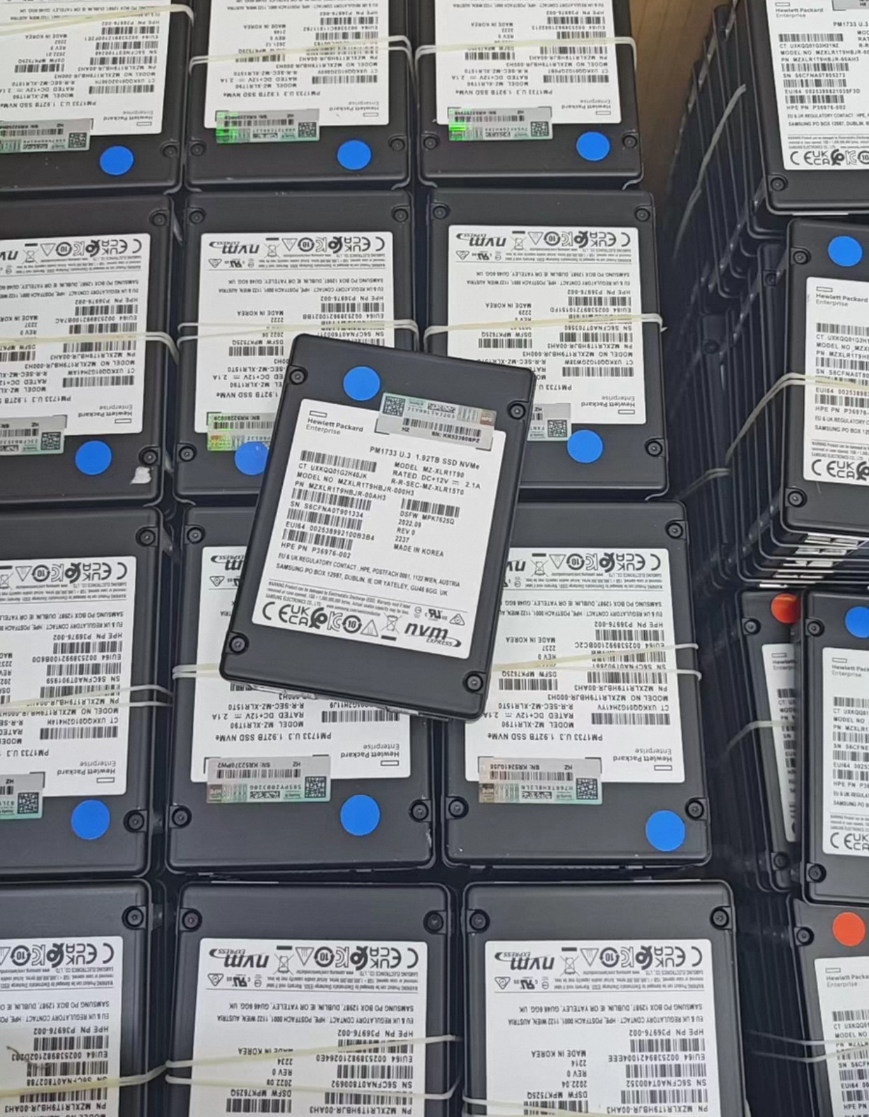 Samsung PM1733 1.92TB HPE SSD U.3 PCIE 4.0 NVME MZXLR1T9HBJR-000H3.