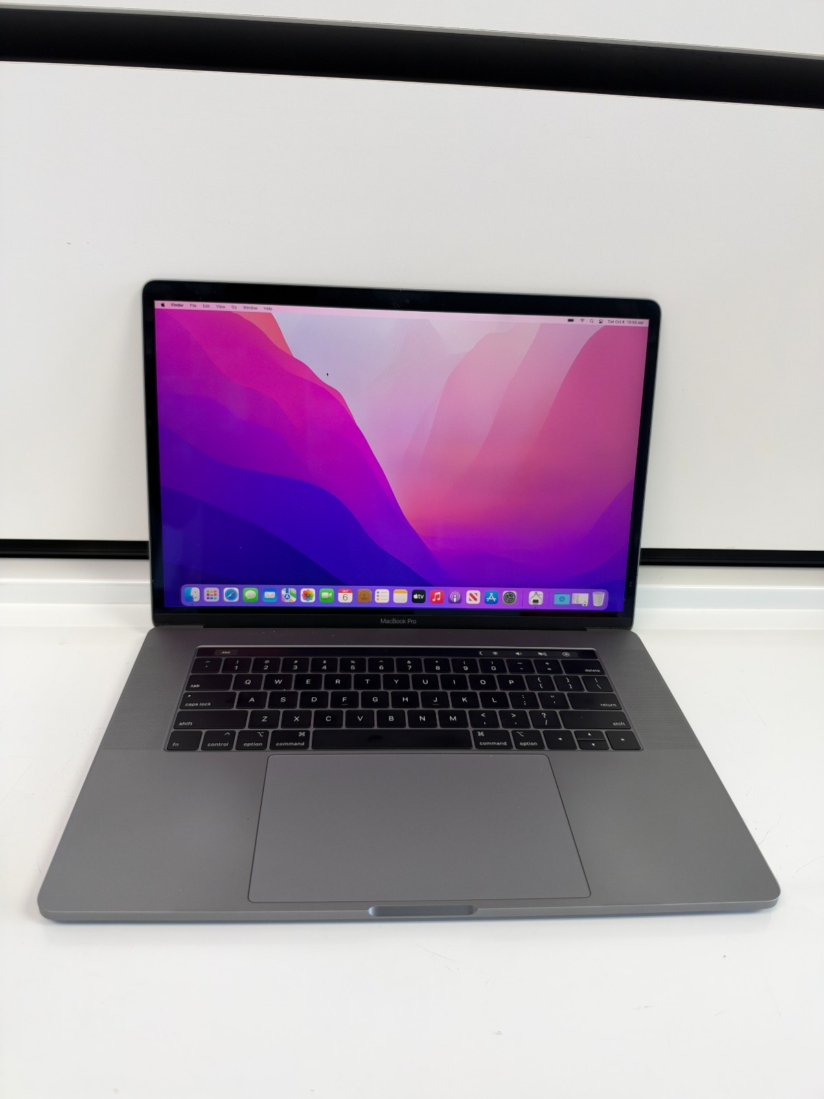 Apple MacBook Pro 15" 2018 i7 2.6GHz 16GB 500GB SSD Radeon Pro 560X A1990