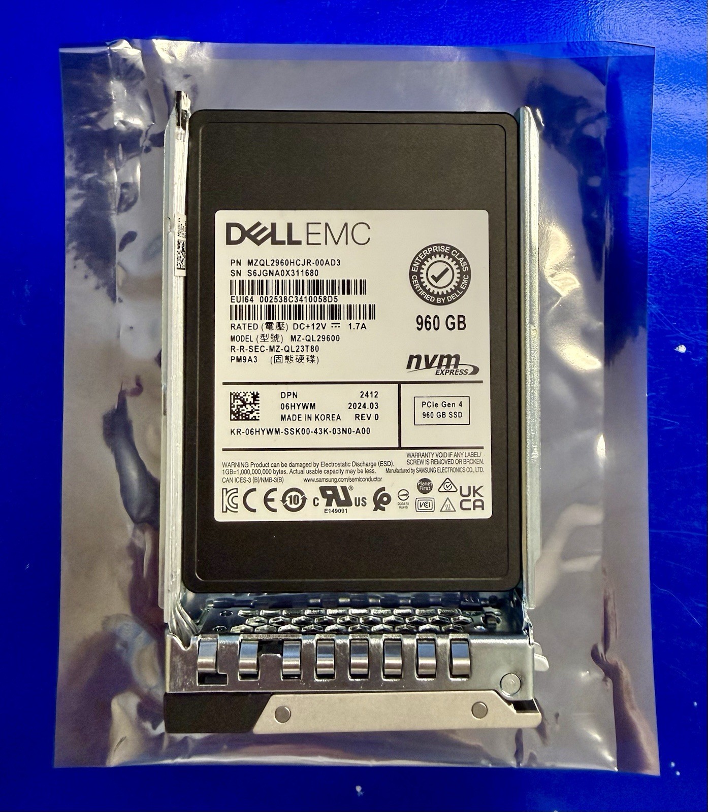Dell 06HYWM 960GB PCIe NVMe Gen4 U.2 2.5” SSD MZQL2960HCJR-00AD3 W/ Tray