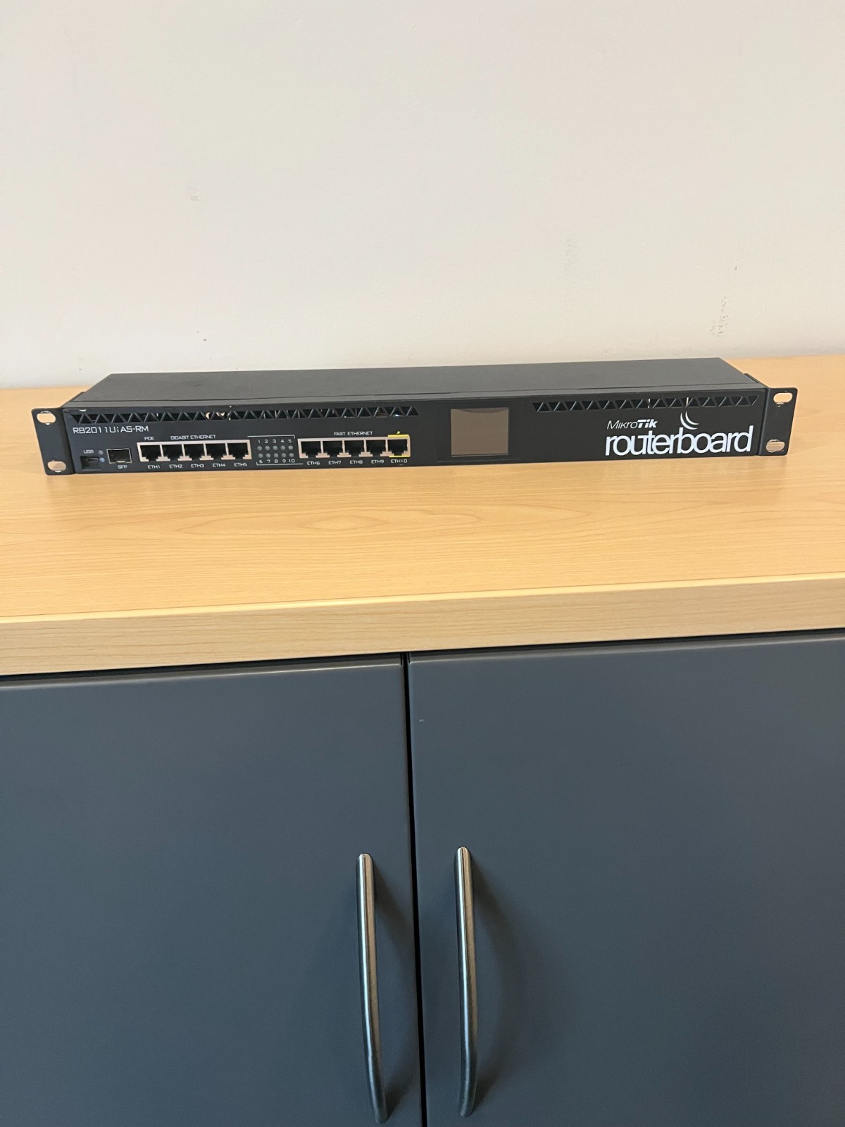 MikroTik RB2011IL-RM 600MHz 64MB 5xLAN PoE Rackmount Router - Black