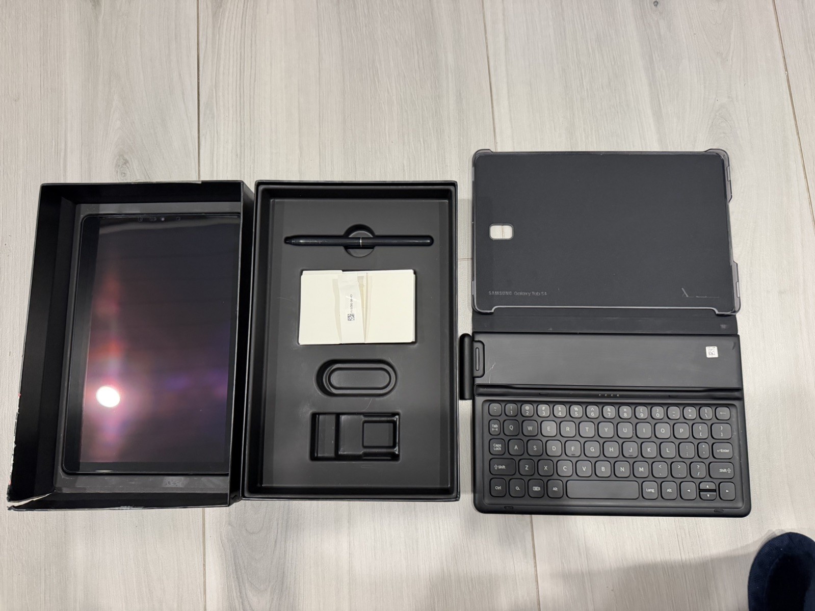 Excellent Galaxy Tab S4 64 GB Wi-Fi 10.5 Black + Original Samsung Keyboard 