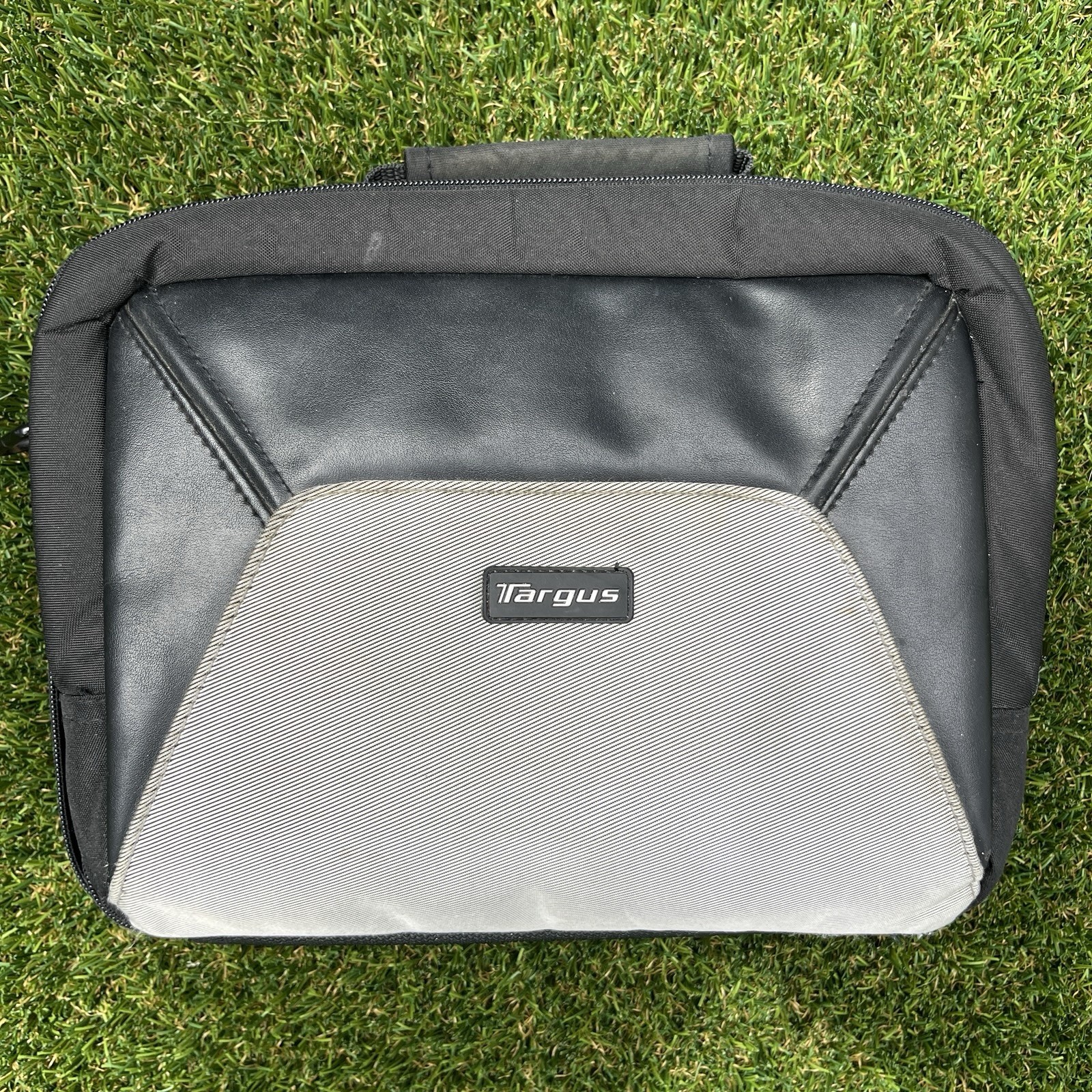 Targus BUS0180 10.2" Sport Netbook iPad Case Bag Black Gray