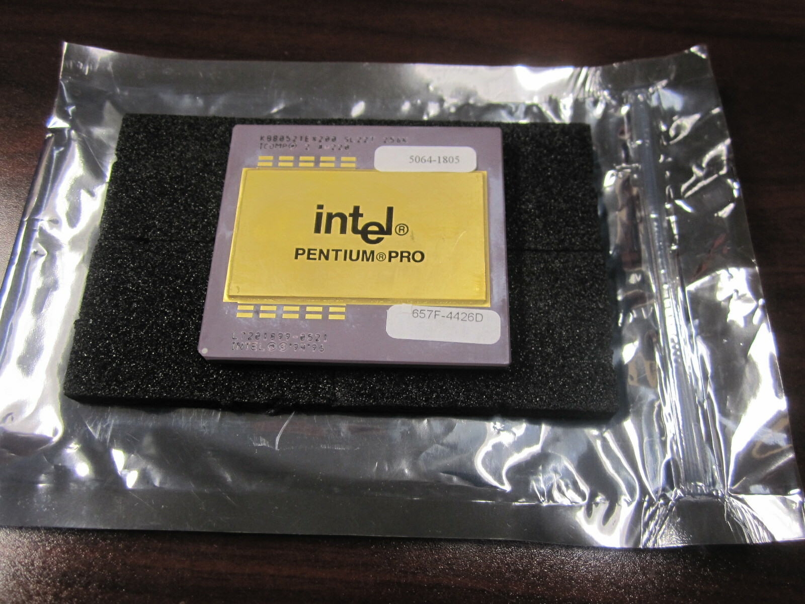 VINTAGE Intel Pentium Pro SL22T/SL22V 200MHz 256 Cache Socket 8 GOLD Top & Pin