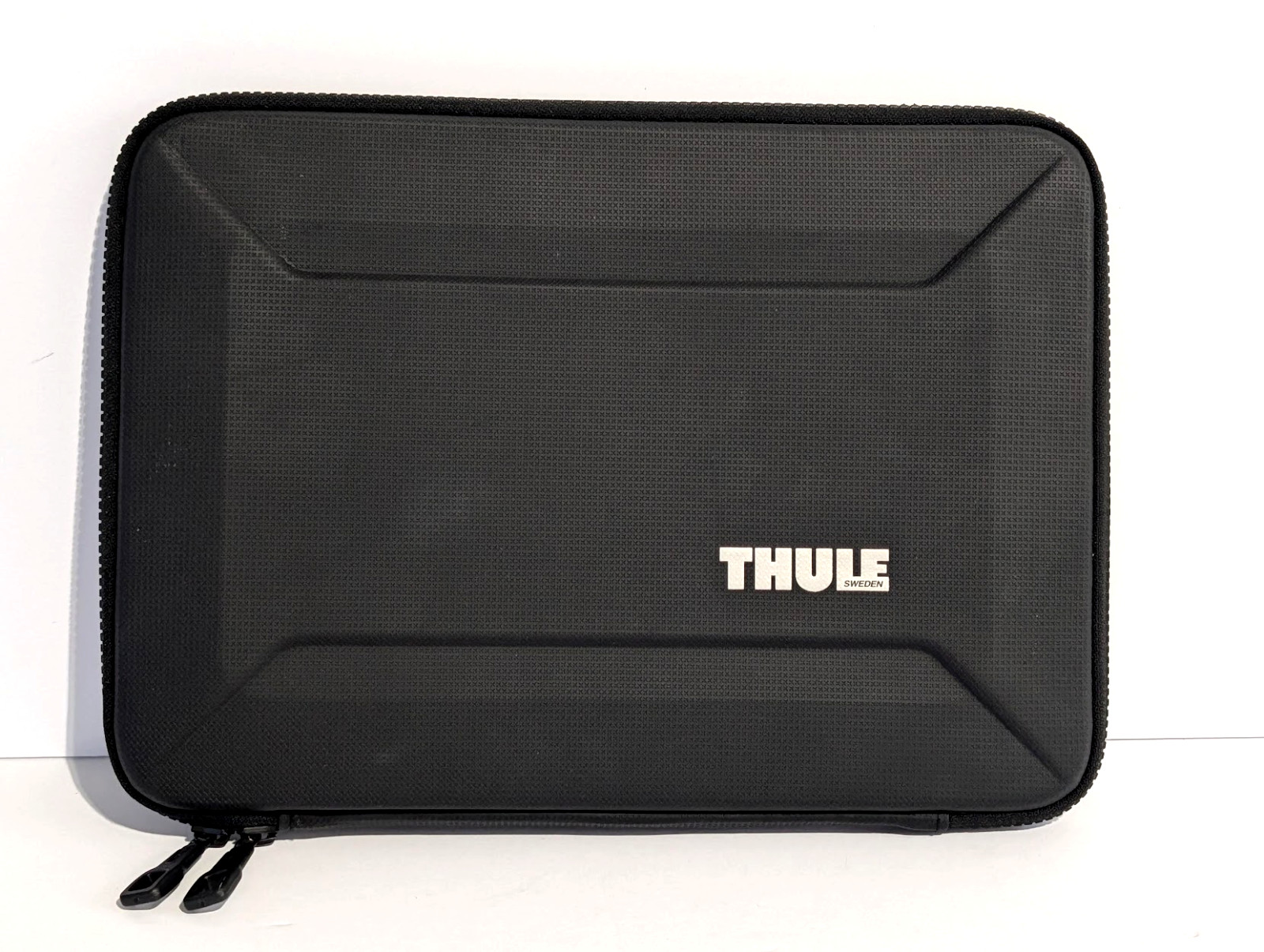 Thule Gauntlet Laptop MacBook Sleeve Case Rigid Exterior Padded Interior Black