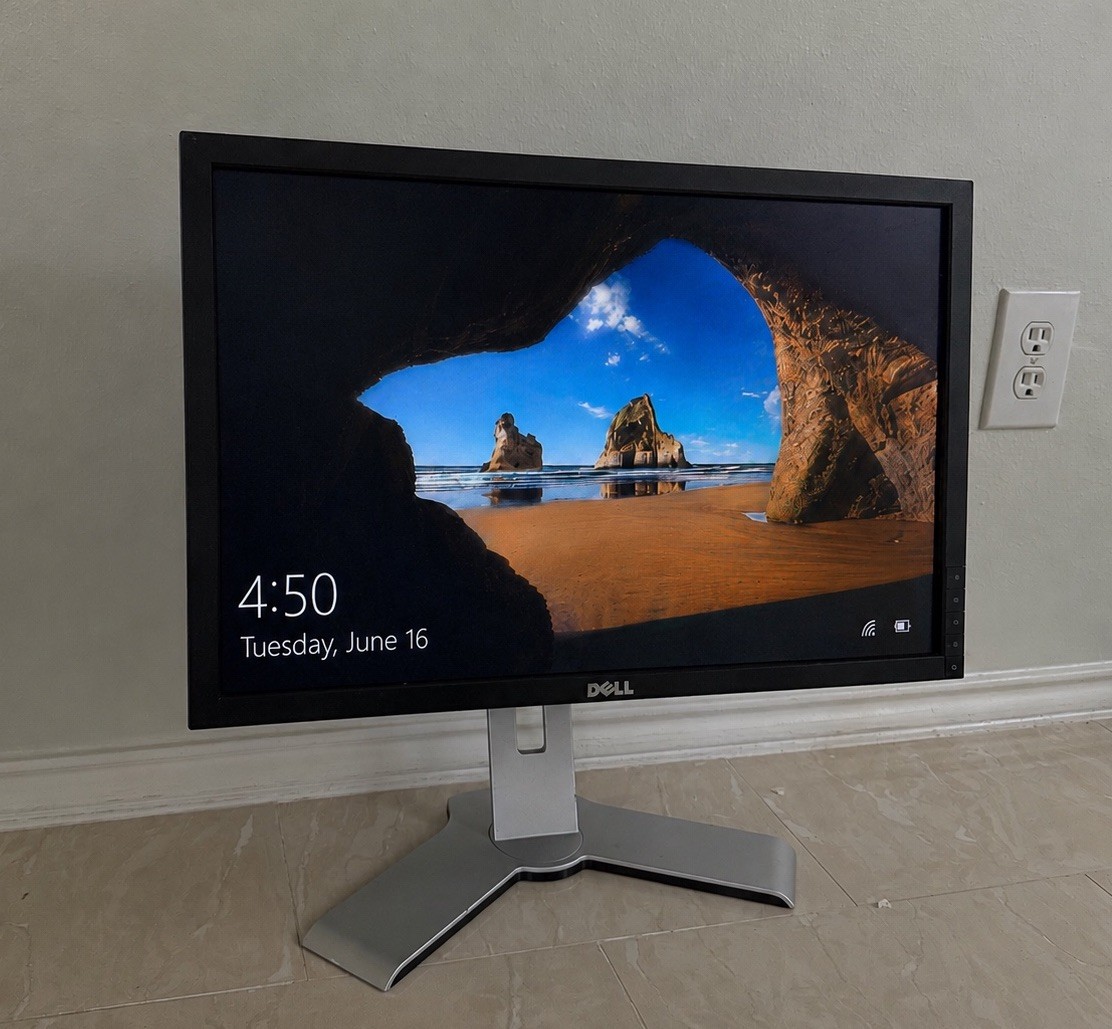 Dell UltraSharp 2209WAF 22" LCD Monitor With Stand & Cable