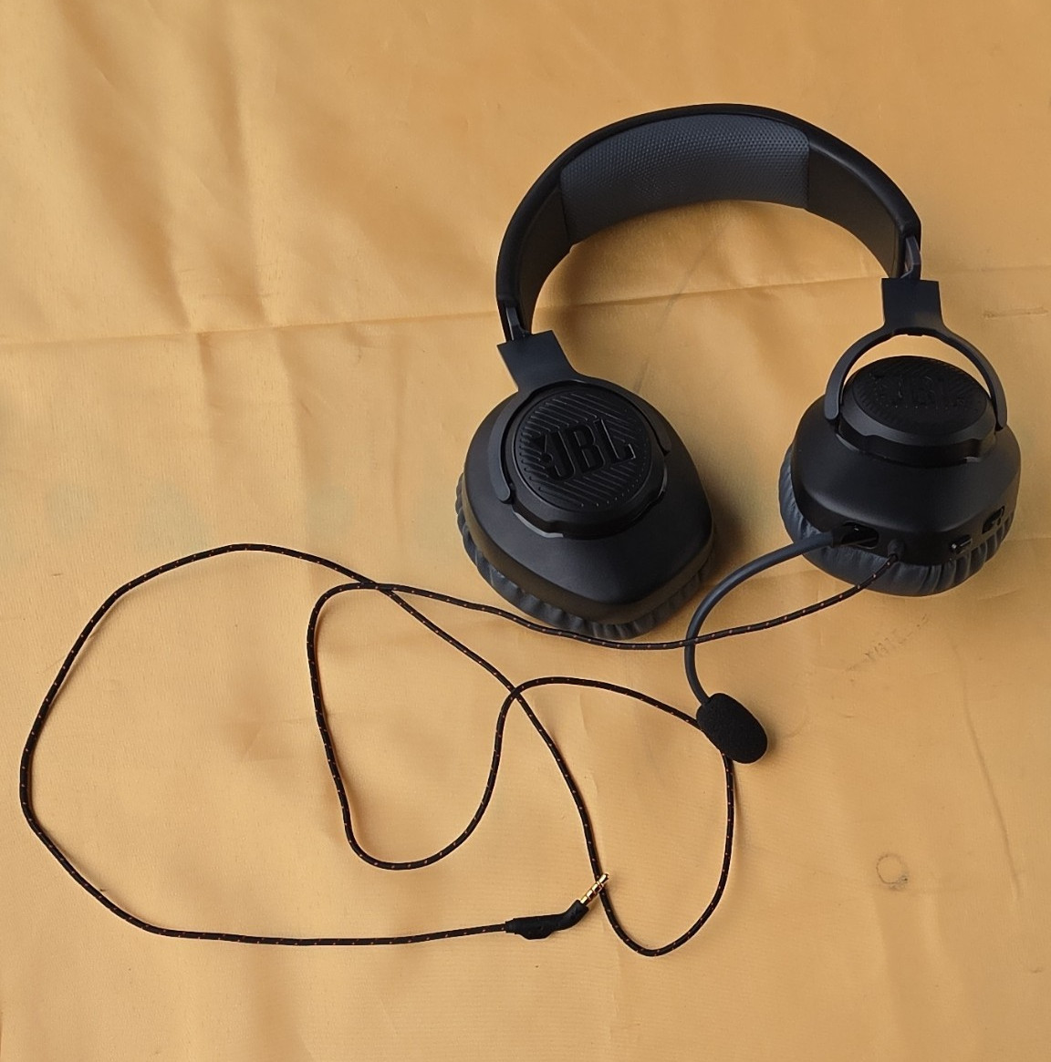 JBL Quantum 100 Black Wired Over-Ear Headset 3.5mm Boom Mic Adjustable 2m