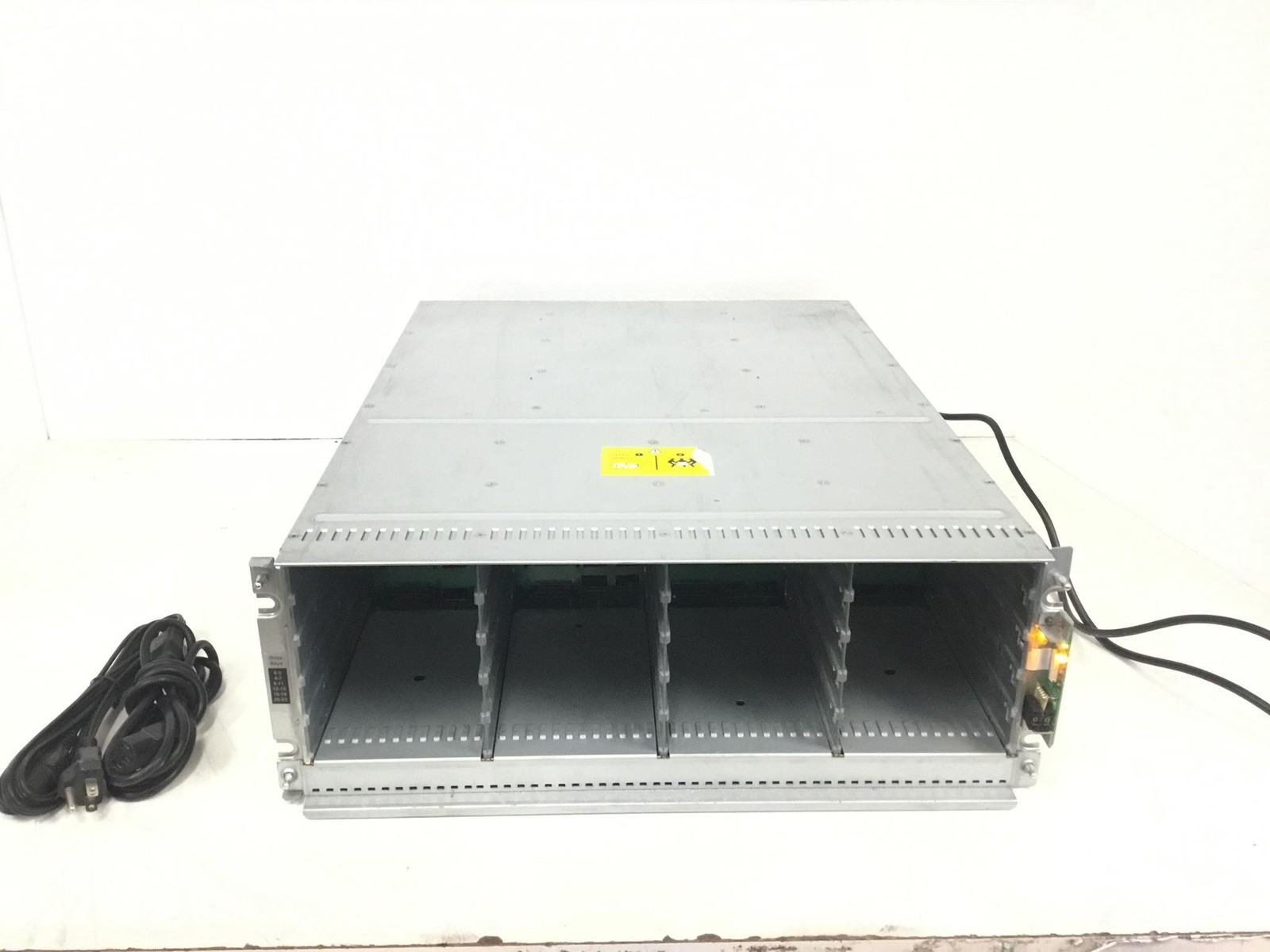 Network Appliance NAJ-0601 20-Bay 3.5 Scsi Hard Drive Array w/ 2x Cards Fas2050