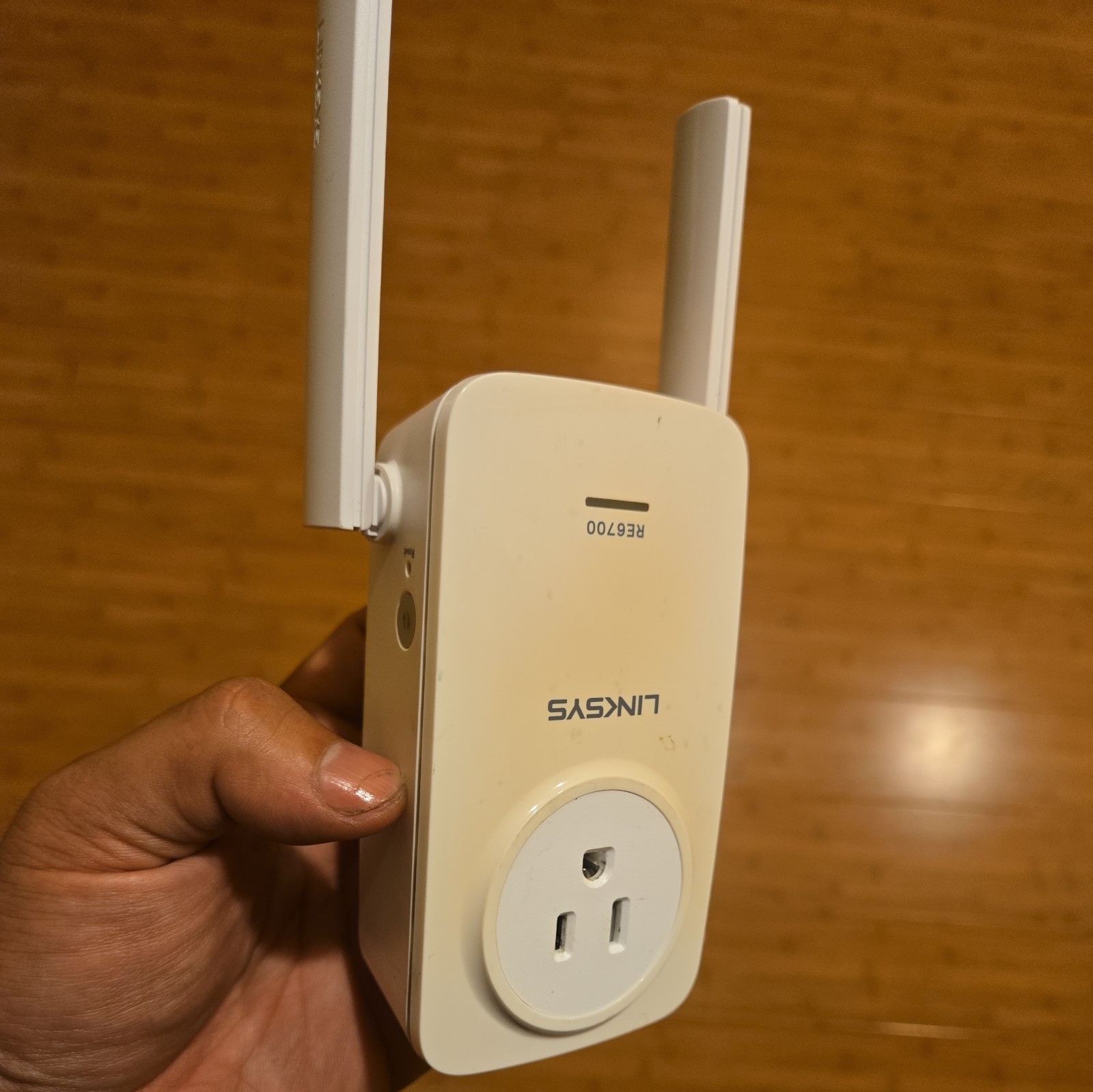Linksys RE6700 Amplify Dual Band High Power Wi-Fi Gigabit Range Extender Plug In