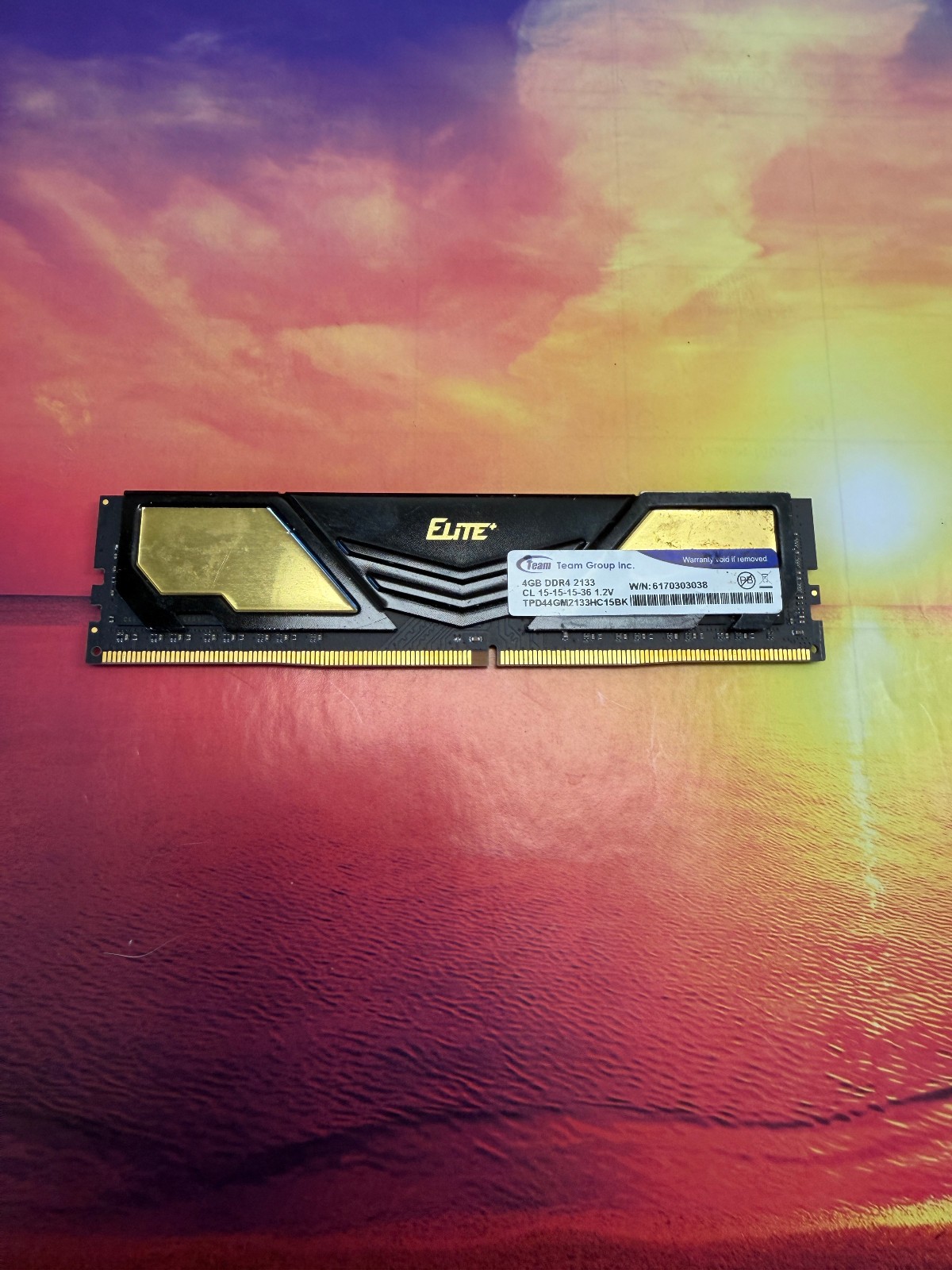Team Group Elite 4GB DDR4-2133 DIMM 288-Pin TPD44GM2133HC15BK