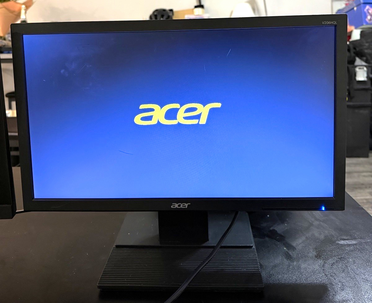 Acer V206HQL V Series 20in LCD Monitor 1600x900 60Hz VGA Black Mount