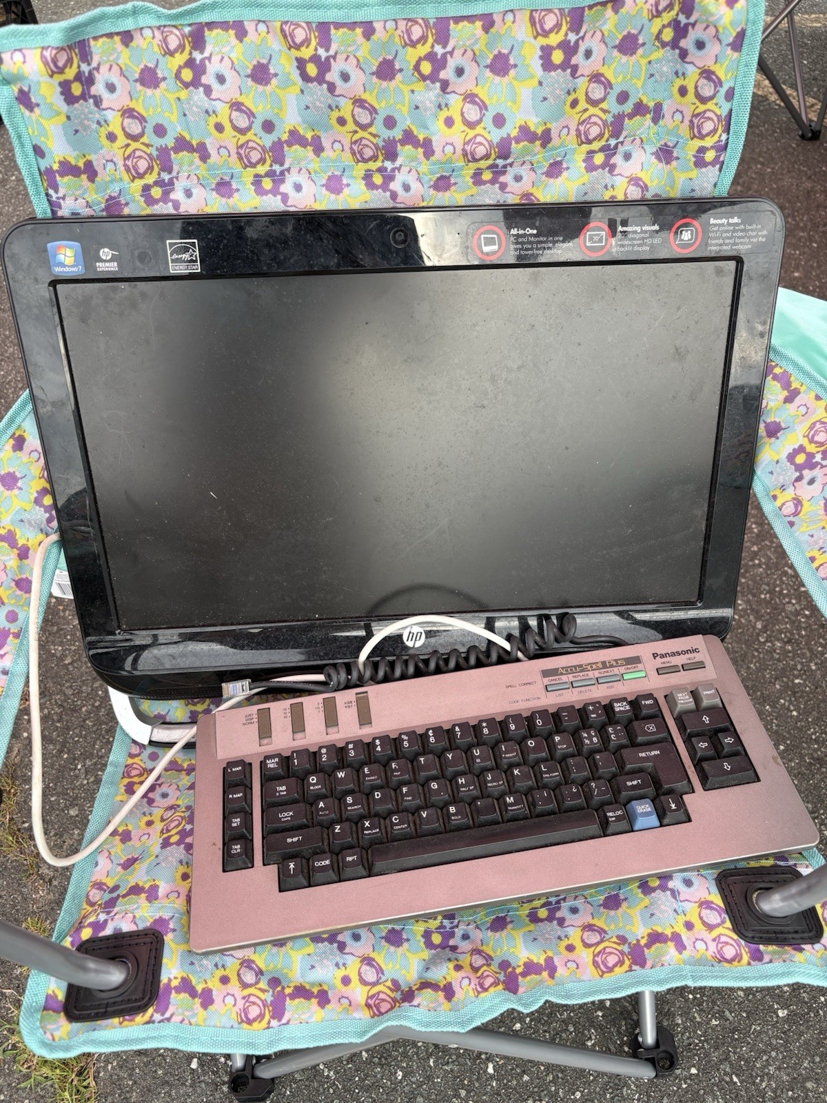 HP Omni 120 All-in-One PC + Vintage Panasonic Accu-Spell Plus Keyboard- Untested
