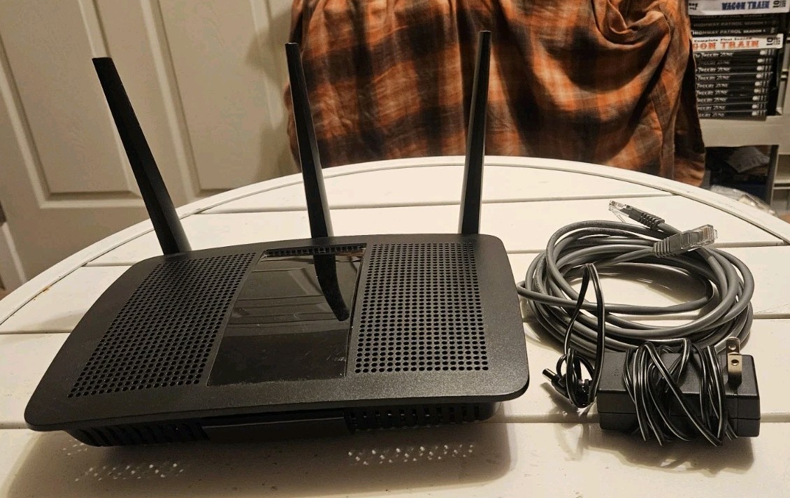 Linksys EA7450 Max-Stream Dual-Band AC1900 Wi-Fi 5 Router R74 