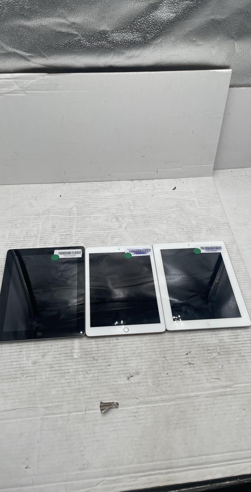 Apple iPad A1954 A1395 A1460 Mixed Model Tablet Lot of 3