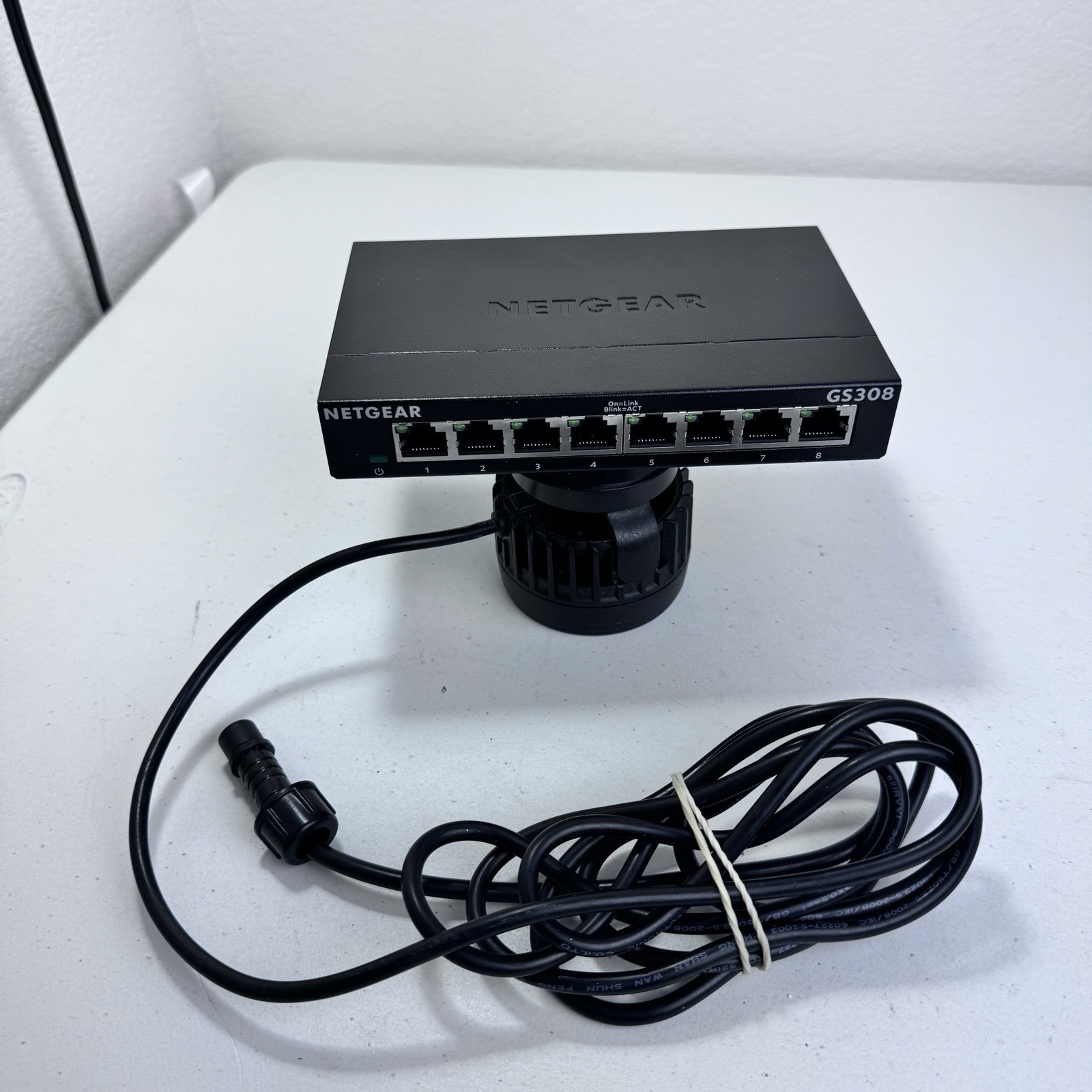 NETGEAR 8-Port Gigabit Ethernet Unmanaged Switch (GS308) Home/Office Network Hub