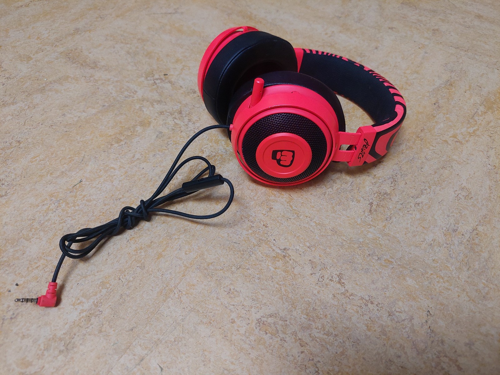 Razer Kraken Pro V2 Wired Gaming Headset Pewdiepie Edition - Left Spkr Issue