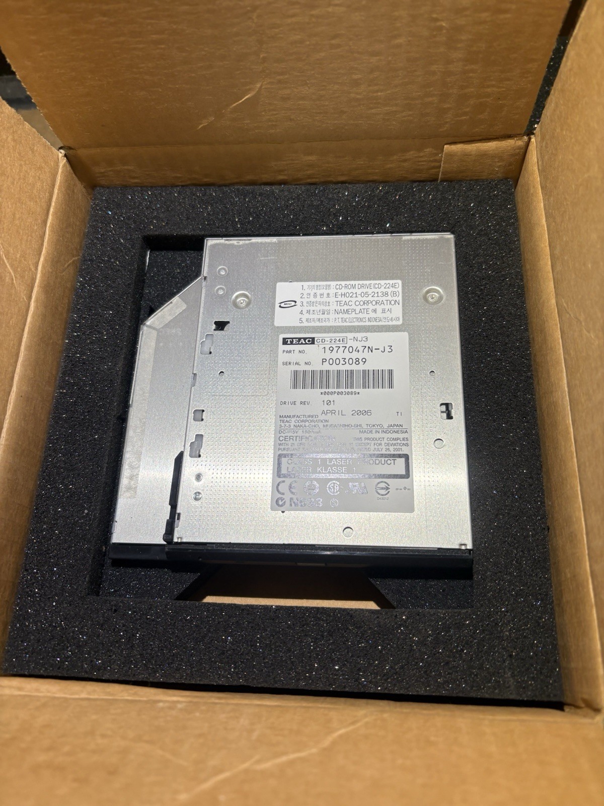 New *  TEAC CD-224E CD-ROM IDE Drive PART No  1977047N - J3
