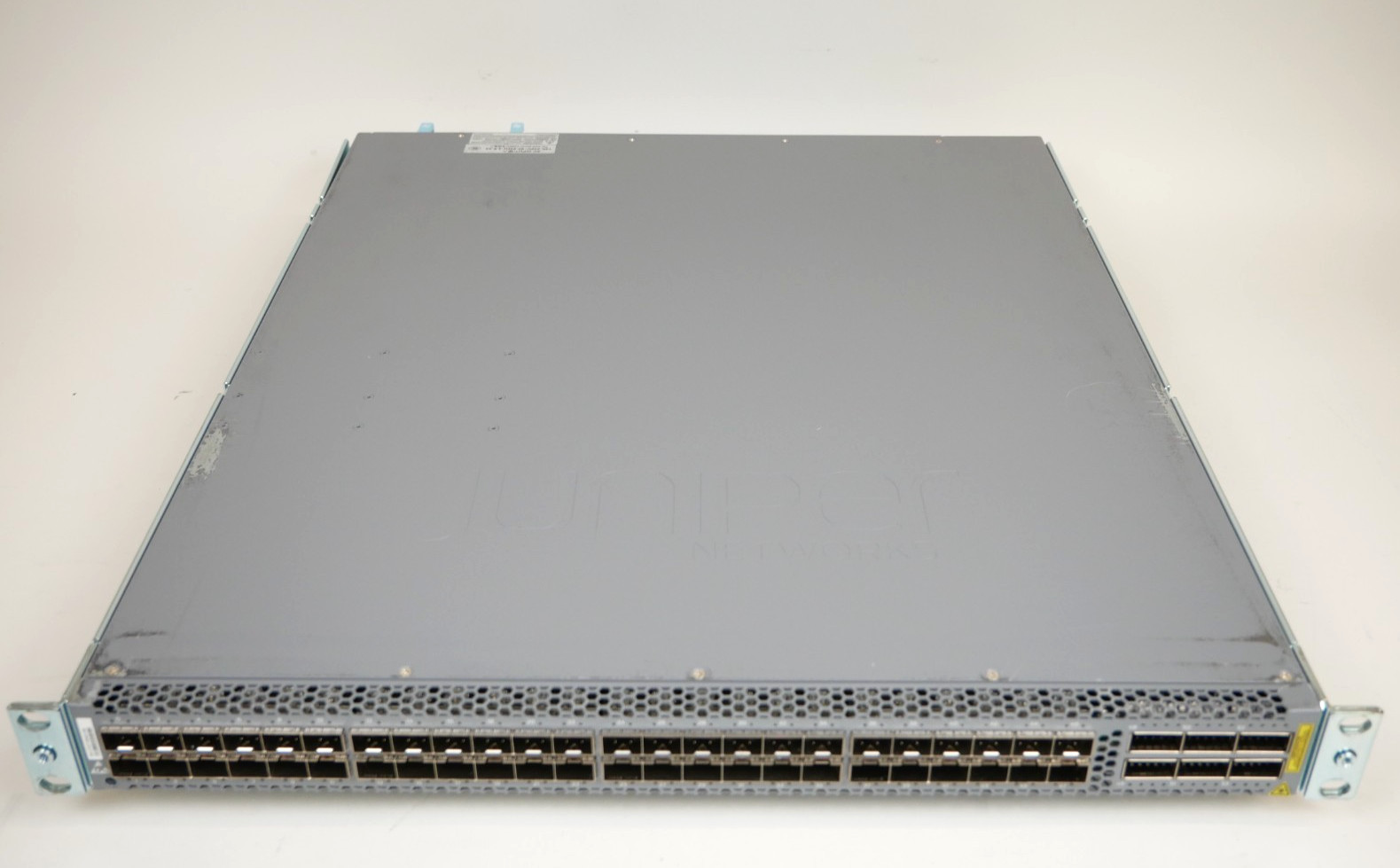 U92952 Juniper QFX510048S3AFI 8x 10Gb SFP 6x 40G QSFP Dual PSU Ethernet  G2U