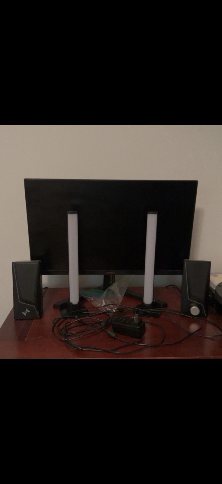 KOORUI 24 inch monitor with plug in speakers, and L.E.D lights