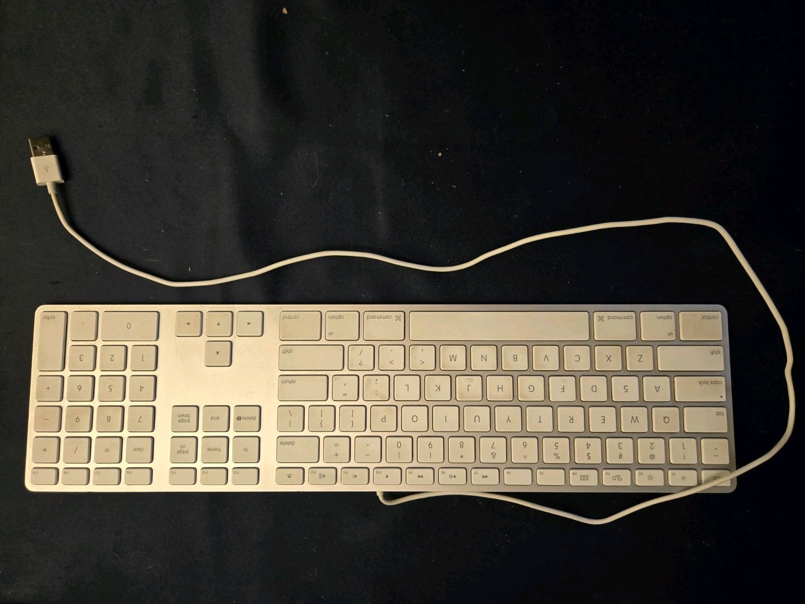 Apple A1243 Aluminum Wired Keyboard Full Size Slim Mac Genuine OEM