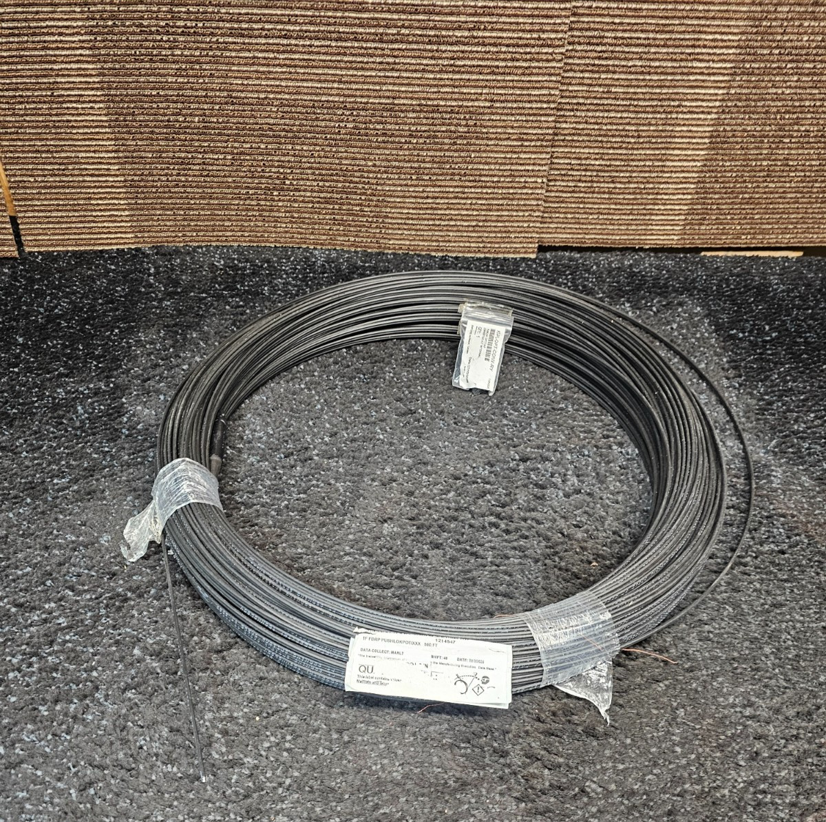 CORNING 1214547 1F FDRP PUSHLOKPOT 500 FT FLAT FIBER OPTIC DROP CABLE, BLACK