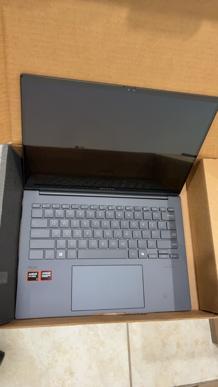 ASUS Zenbook 14 OLED UM3406HA-WS74 14" 3K Ryzen 7 8840HS 16GB 512GB SSD AI Black