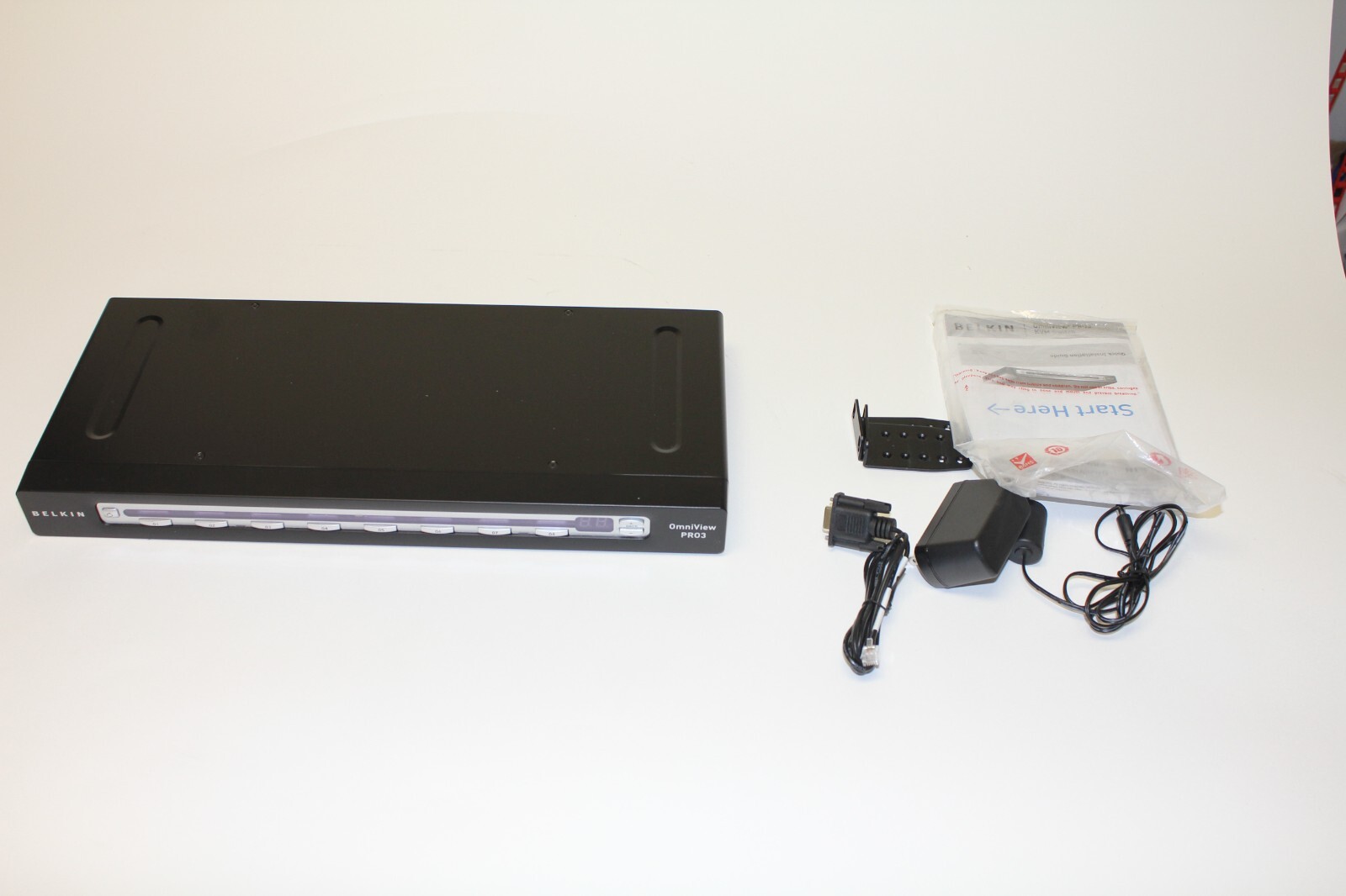 Belkin  OmniView PRO3 (F1DA108Z) 8-Ports External KVM switch PS/2 stackable
