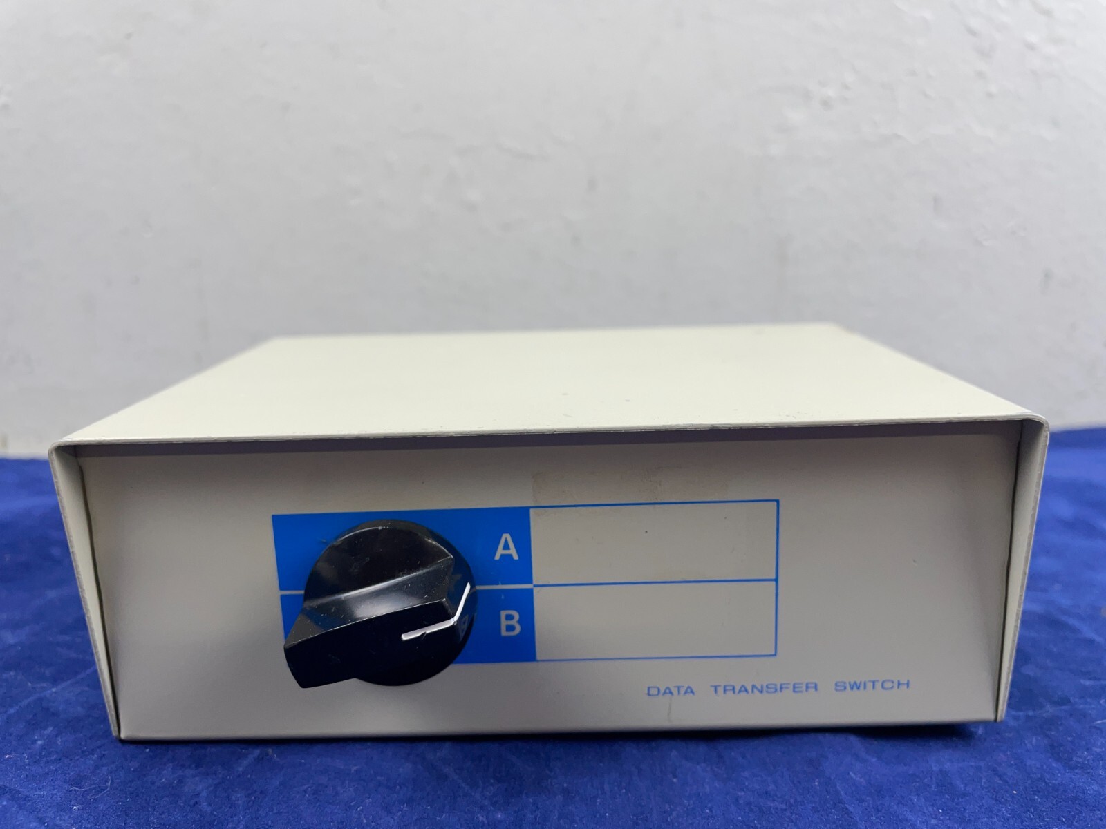 KNTK BNC 2 Way Data Transfer Switch Box Rotary Type for CCTV DVR Display Monitor