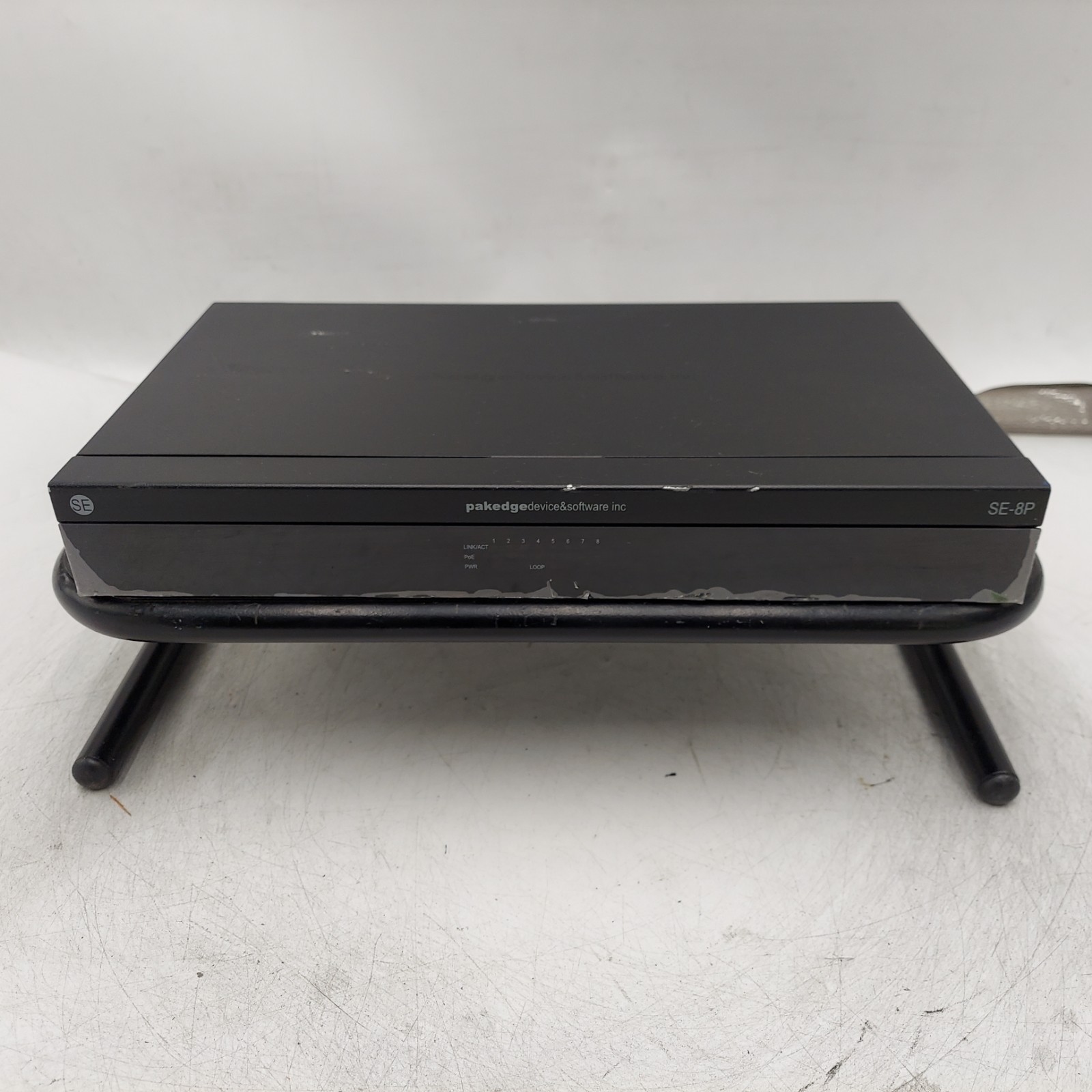 Pakedge Device & Software Inc. SE-8P