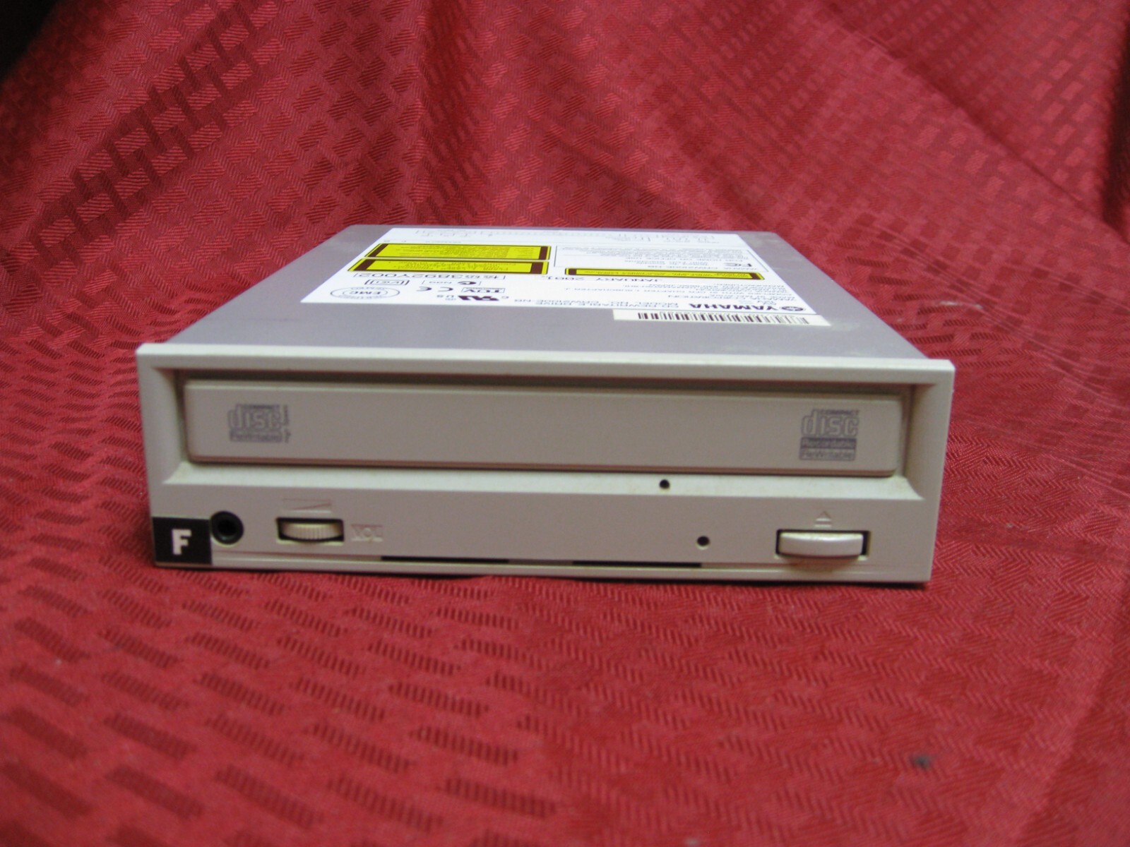 Vintage Yamaha CRW2100E CD-RW CD-Rewritable IDE Drive 16x-10x-40x from 2001