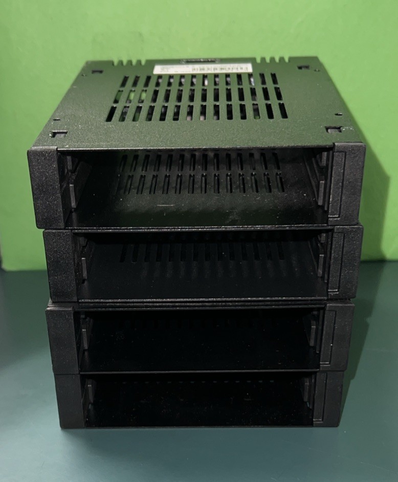 LOT OF 4 Icy Dock MB742SP-B EXPRESSCAGE 2X2.5 MOBILE RACK - no trays