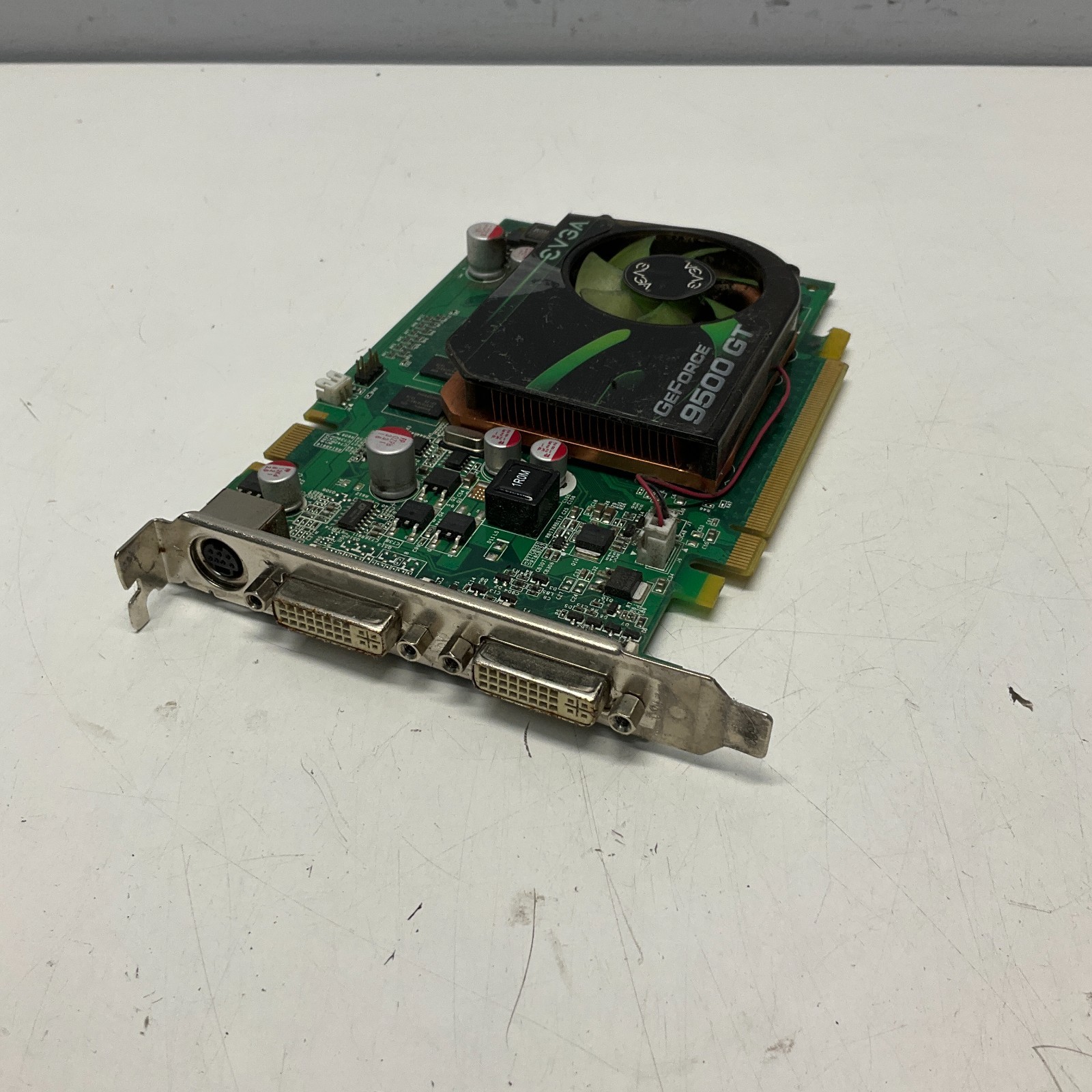 EVGA NVIDIA GeForce 9500 GT PCI Express Graphics Card DVI Fan Heatsink