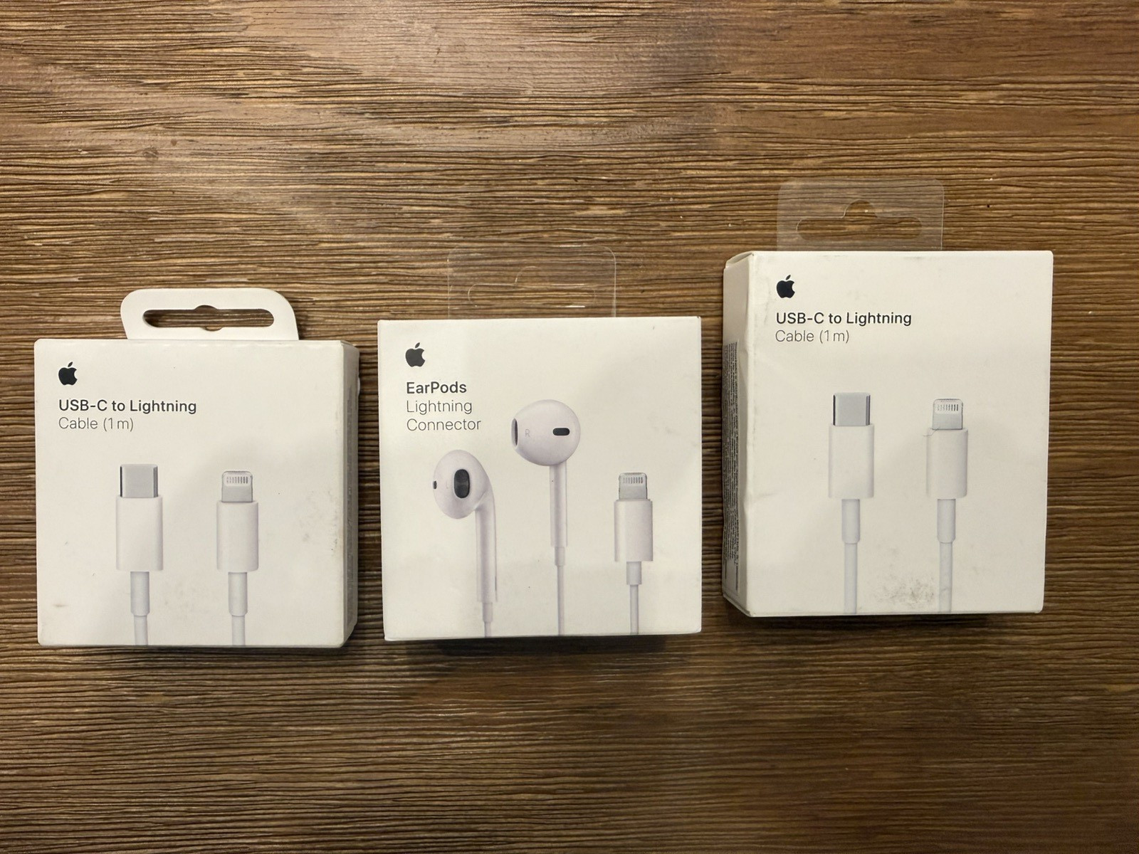 NIB Genuine Apple 2x USB-C to Lightning 1m/3ft Charging Cable - 1x EarPods