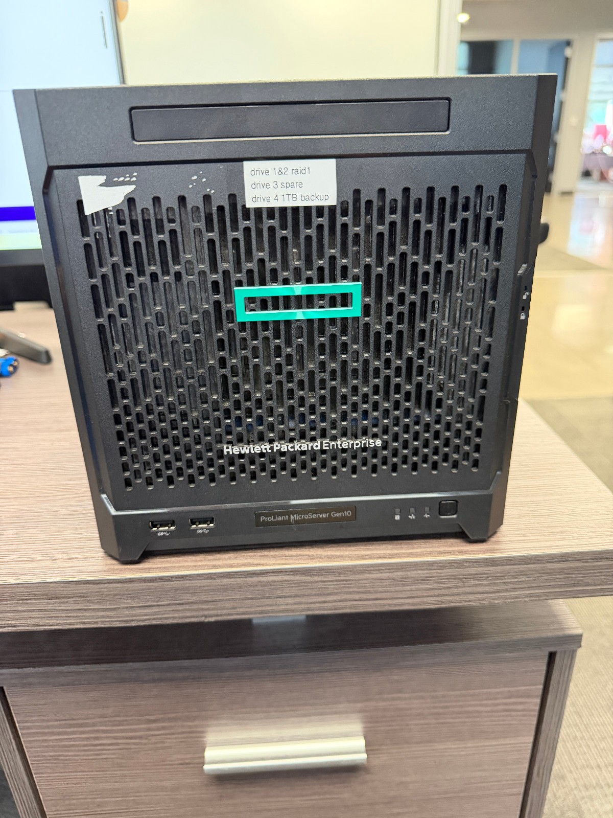 HPe Proliant Microserver Gen10 AMD Opteron 16GB RAM, 3x Intel SSD, Working
