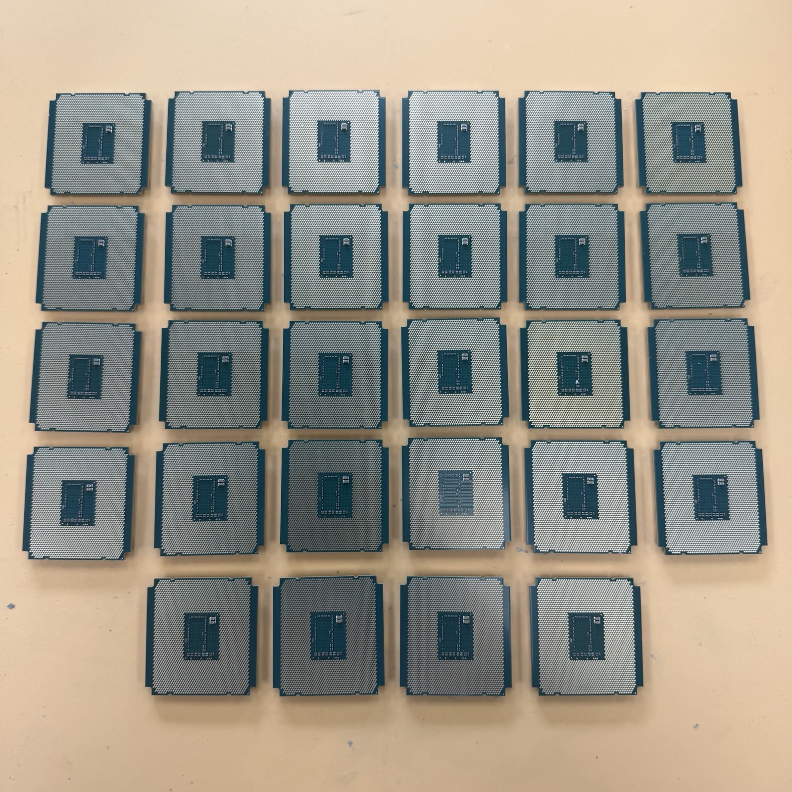 LOT OF 28 Intel Xeon E5-2697V3 CPU 2.6GHz 35M 14-Cores LGA 2011-3 Server SR1XF