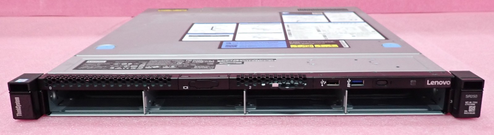Lenovo ThinkSystem SR250 1x Xeon E/Core i3 CPU 4-DIMM 4x 3.5" Bay 1U CTO Server