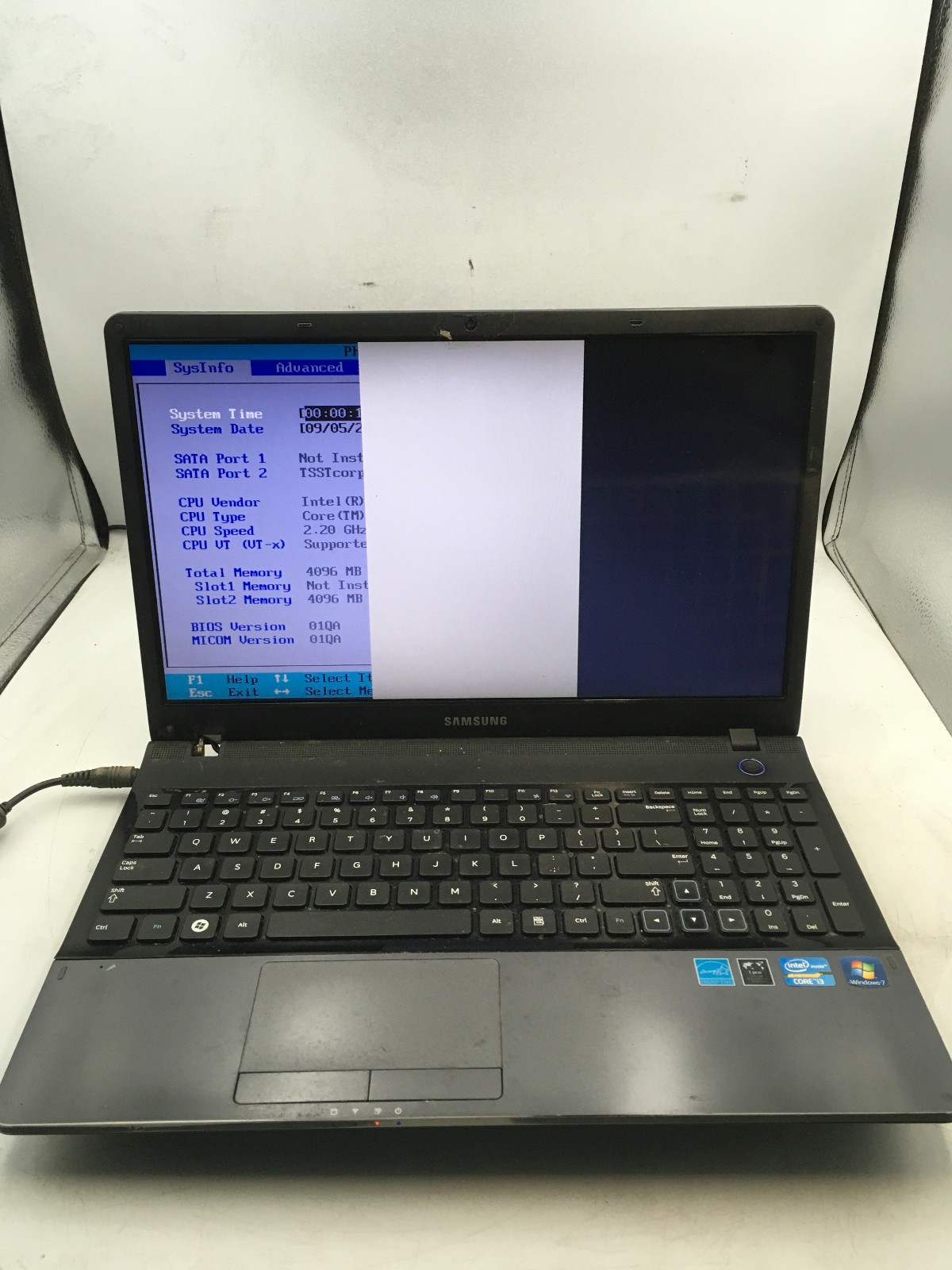 SAMSUNG 300E NP300E5A - FOR PARTS/BAD LCD - INTEL I3 2ND GEN - 4GB RAM -READ- BB